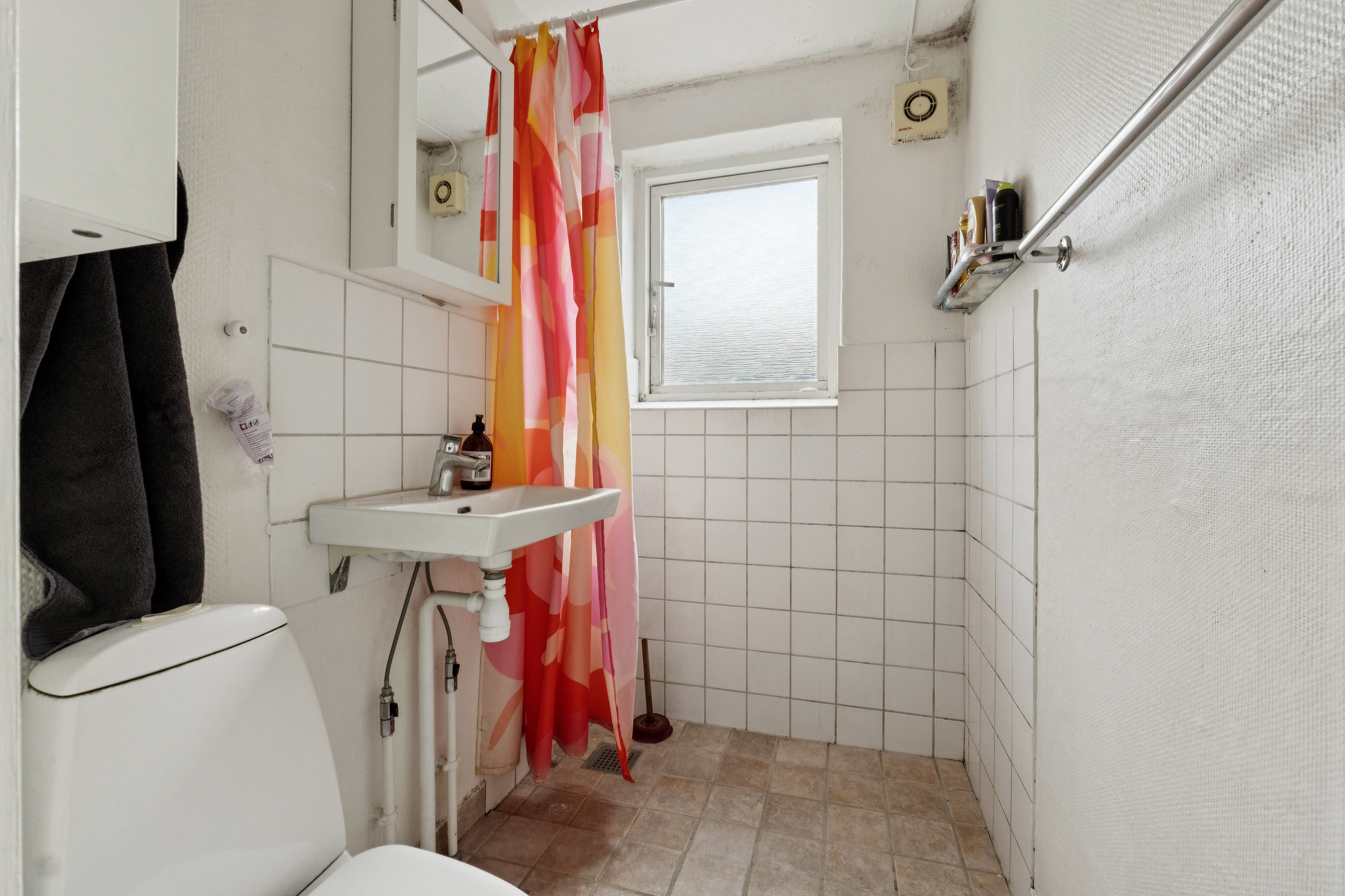 Fremhævet badeværelse billede i fuldskærmstilstand. Billede af Høje Bøge Vej 64, 5700 Svendborg