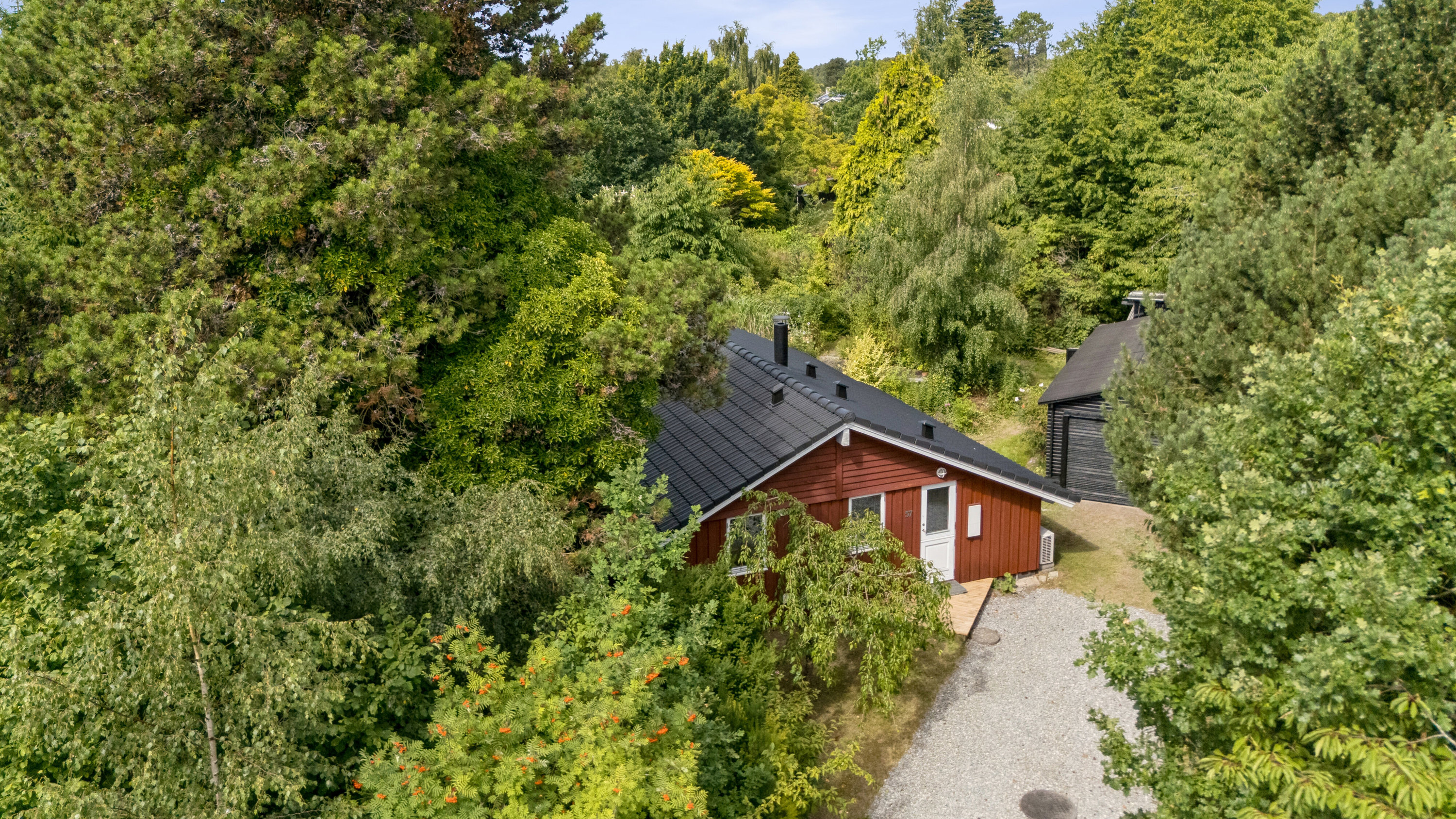 Fremhævet luftfoto billede i fuldskærmstilstand. Billede af Byåsen 57, Rødkilde, 3250 Gilleleje