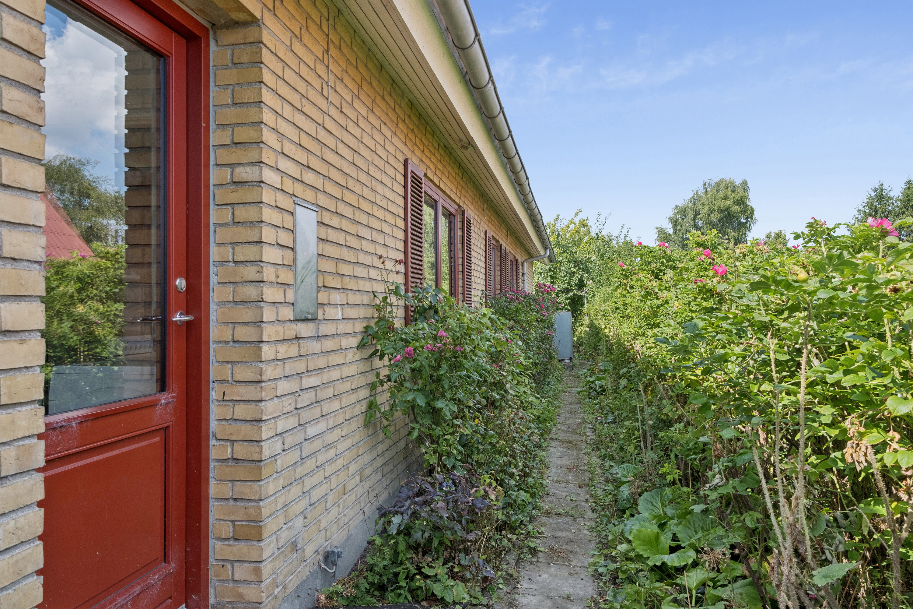 Fremhævet udendørs billede i fuldskærmstilstand. Billede af Hovbygade 13, Hovby, 4640 Faxe