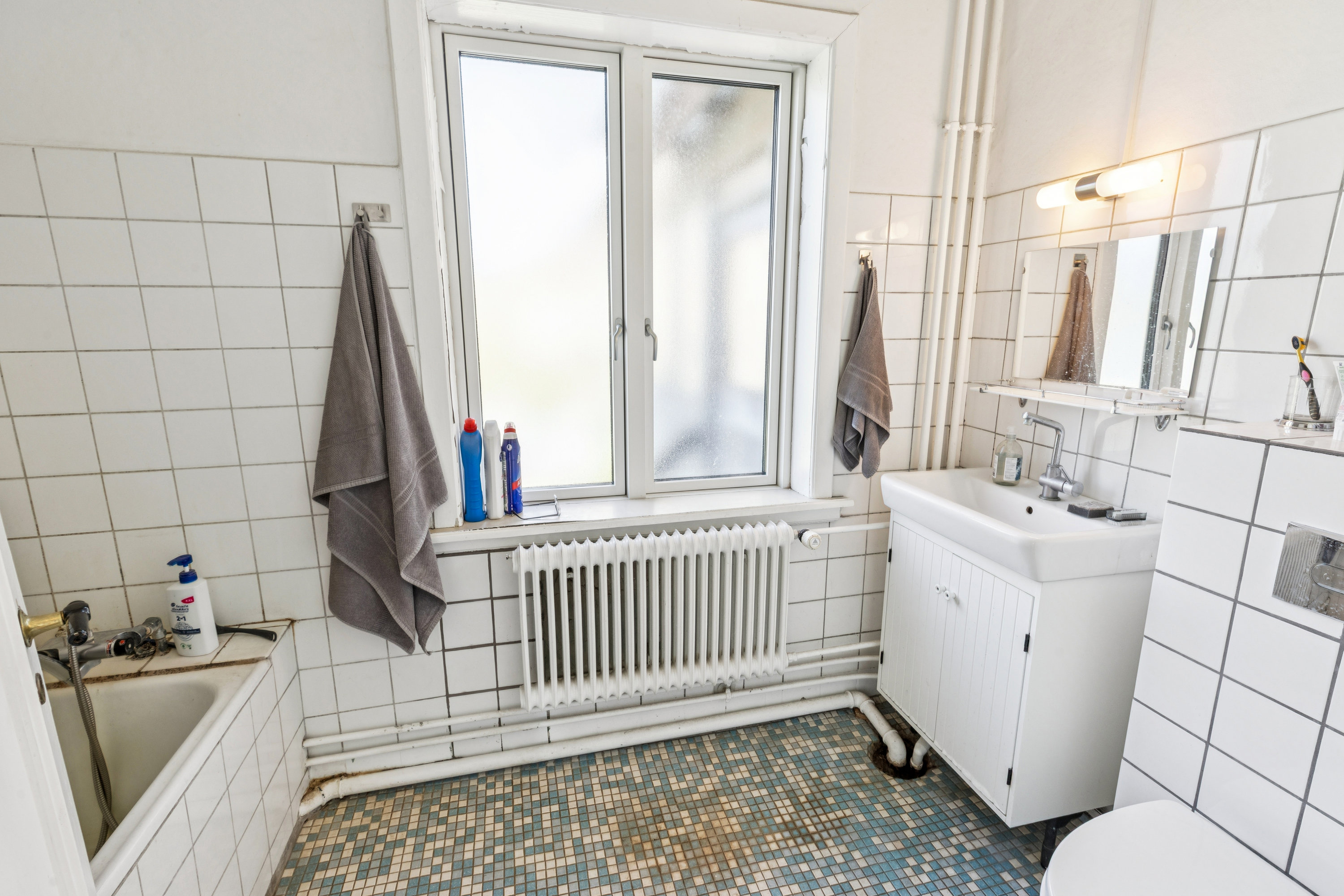 Fremhævet badeværelse billede i fuldskærmstilstand. Billede af Jyllingevej 106, 2720 Vanløse
