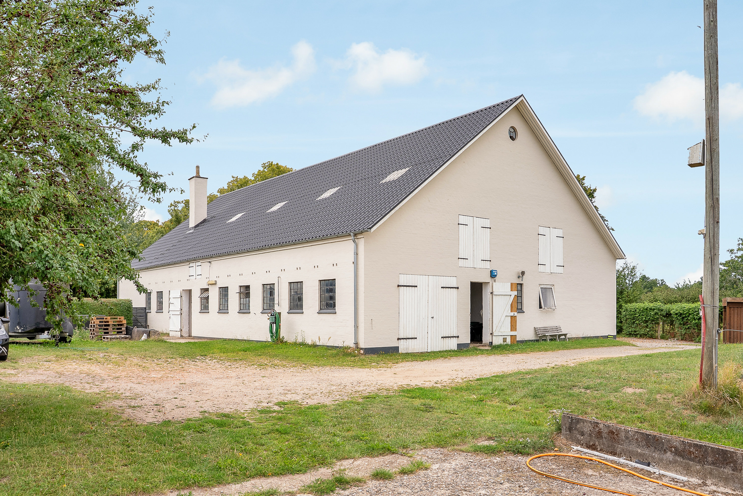 Fremhævet facade billede i fuldskærmstilstand. Billede af Espestok 121, Trøstrup, 5210 Odense NV