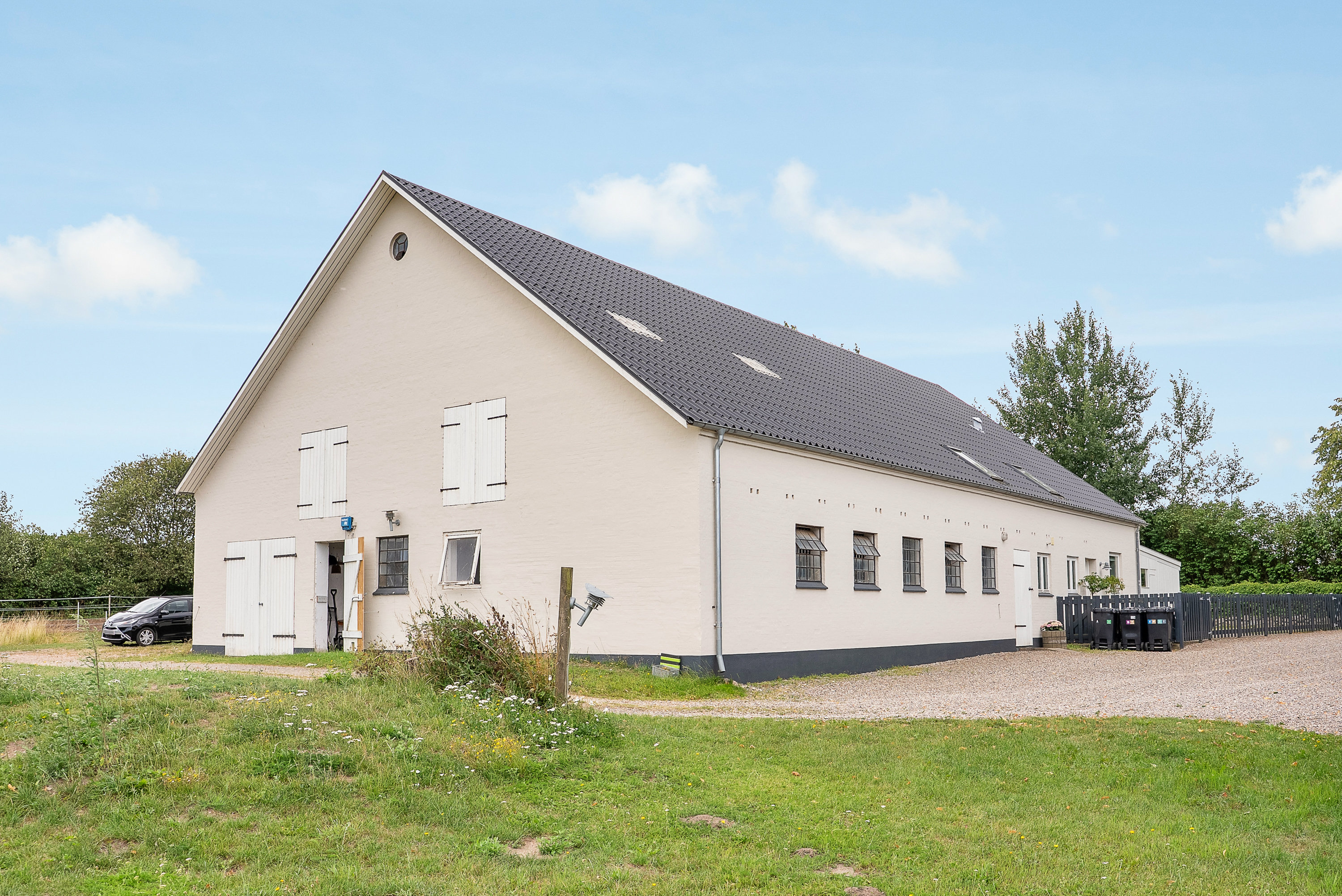 Fremhævet facade billede i fuldskærmstilstand. Billede af Espestok 121, Trøstrup, 5210 Odense NV