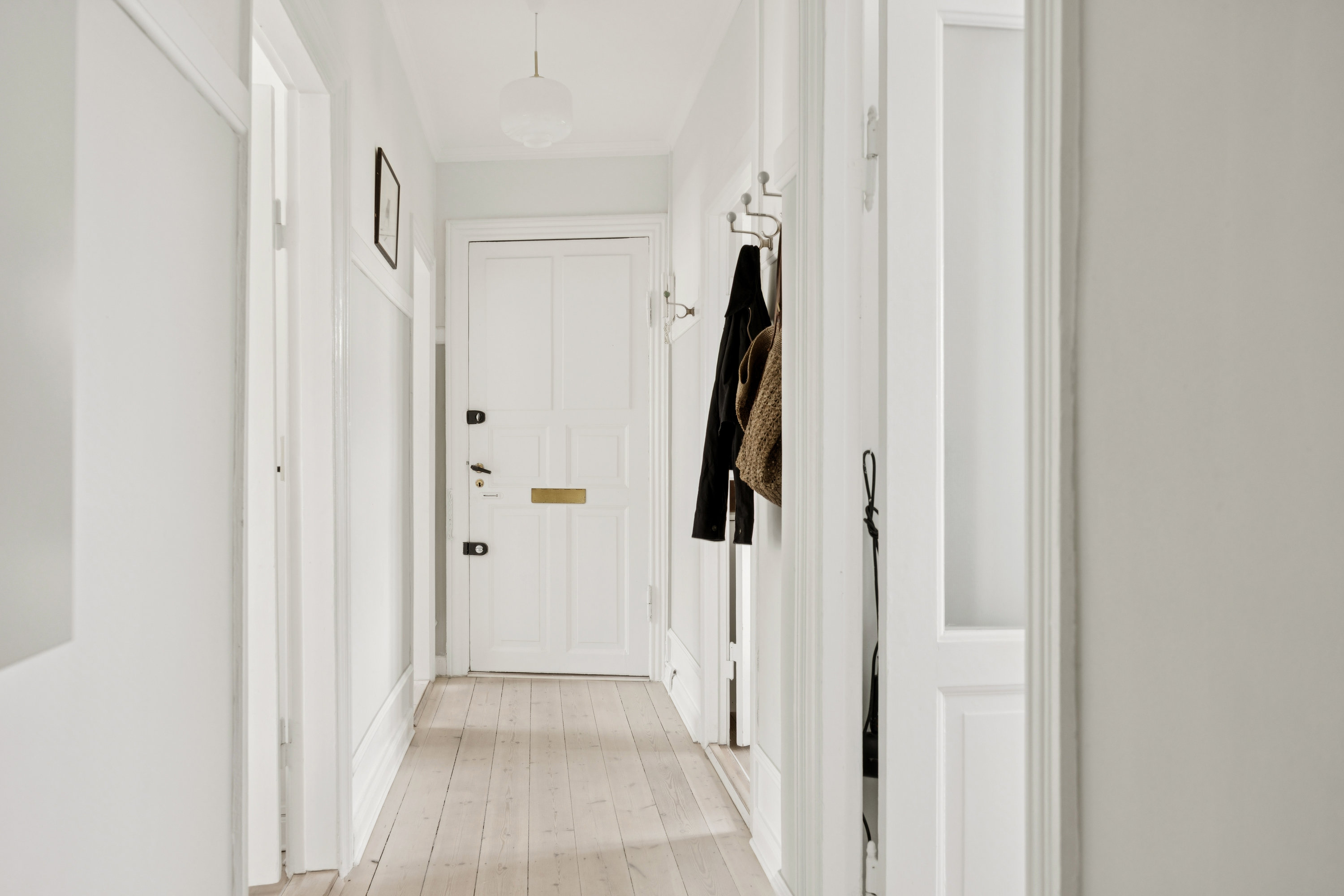 Fremhævet gang billede i fuldskærmstilstand. Billede af L.I. Brandes Alle 10, 4., 1956 Frederiksberg C