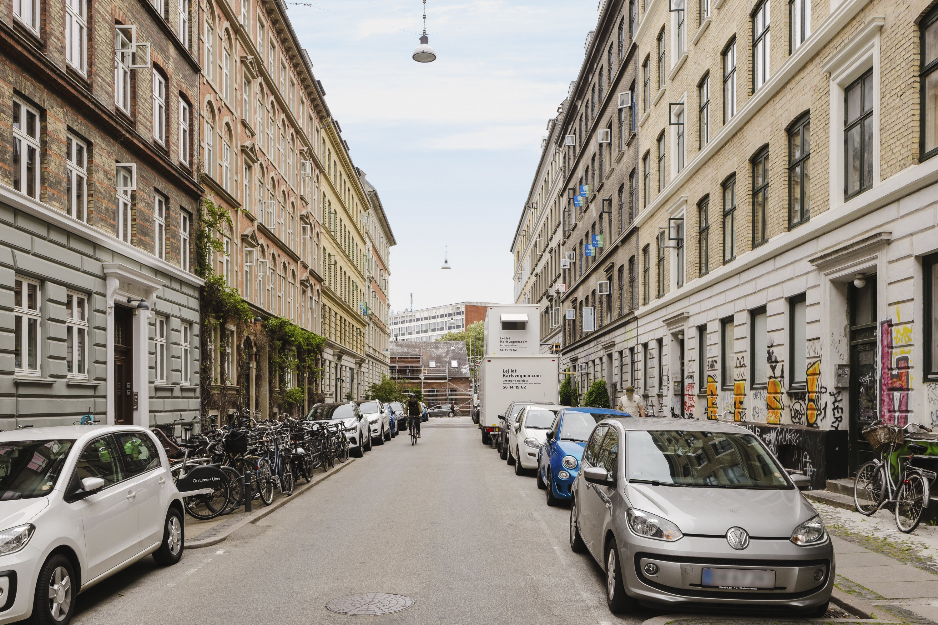 Fremhævet andet billede i fuldskærmstilstand. Billede af Peter Fabers Gade 38, 3. th., 2200 København N