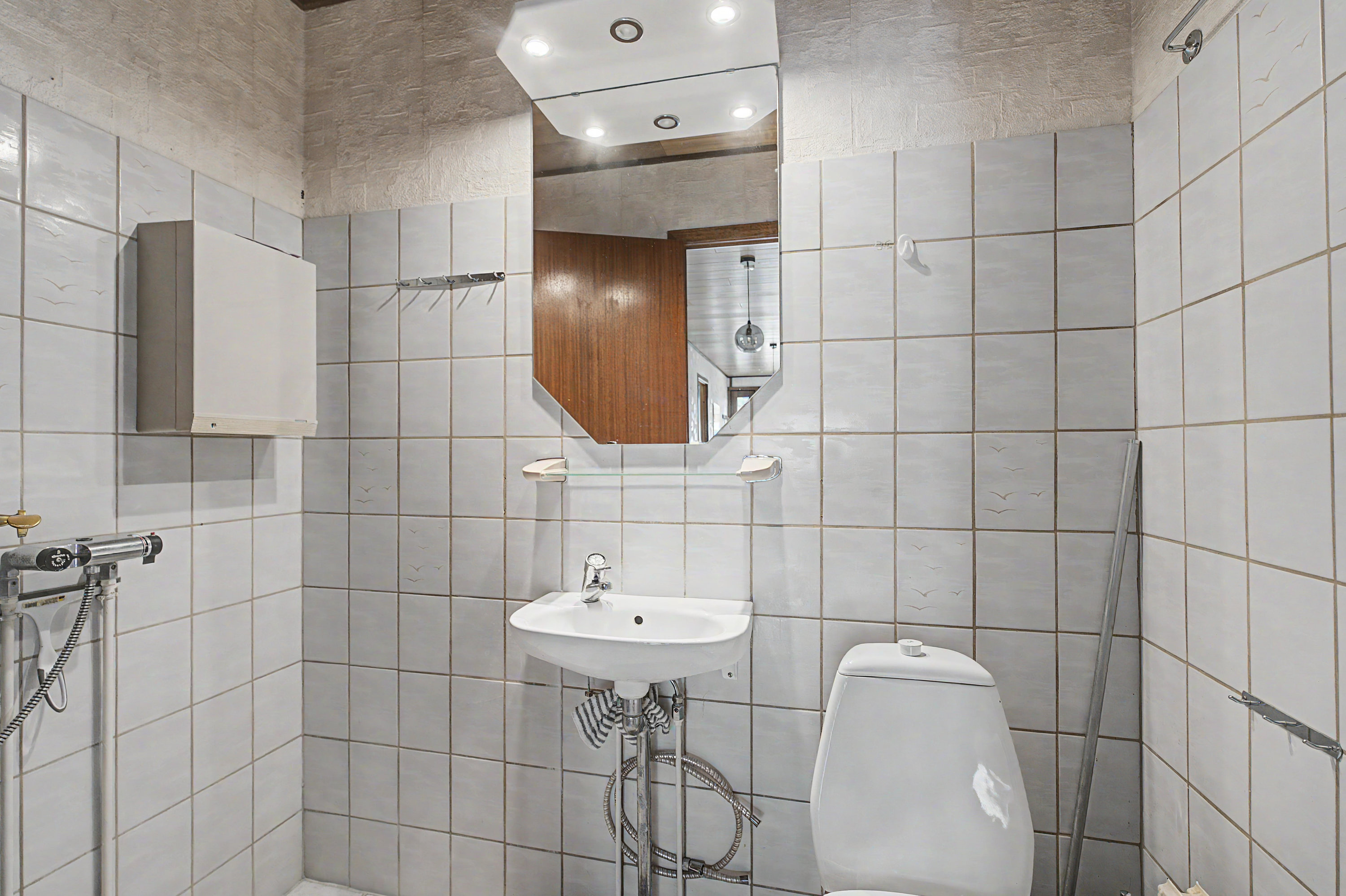 Fremhævet toilet billede i fuldskærmstilstand. Billede af Hudiksvallvej 16, 4930 Maribo