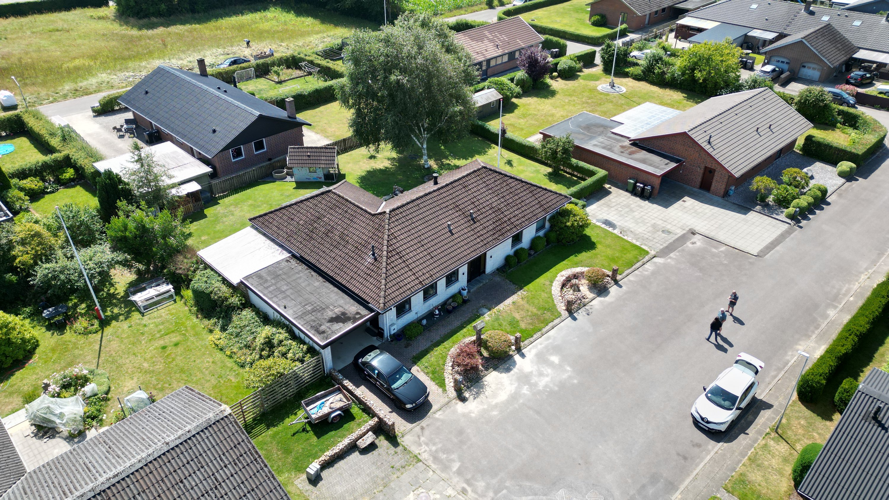 Fremhævet drone billede i fuldskærmstilstand. Billede af Skolebakken 10, Herborg, 6920 Videbæk