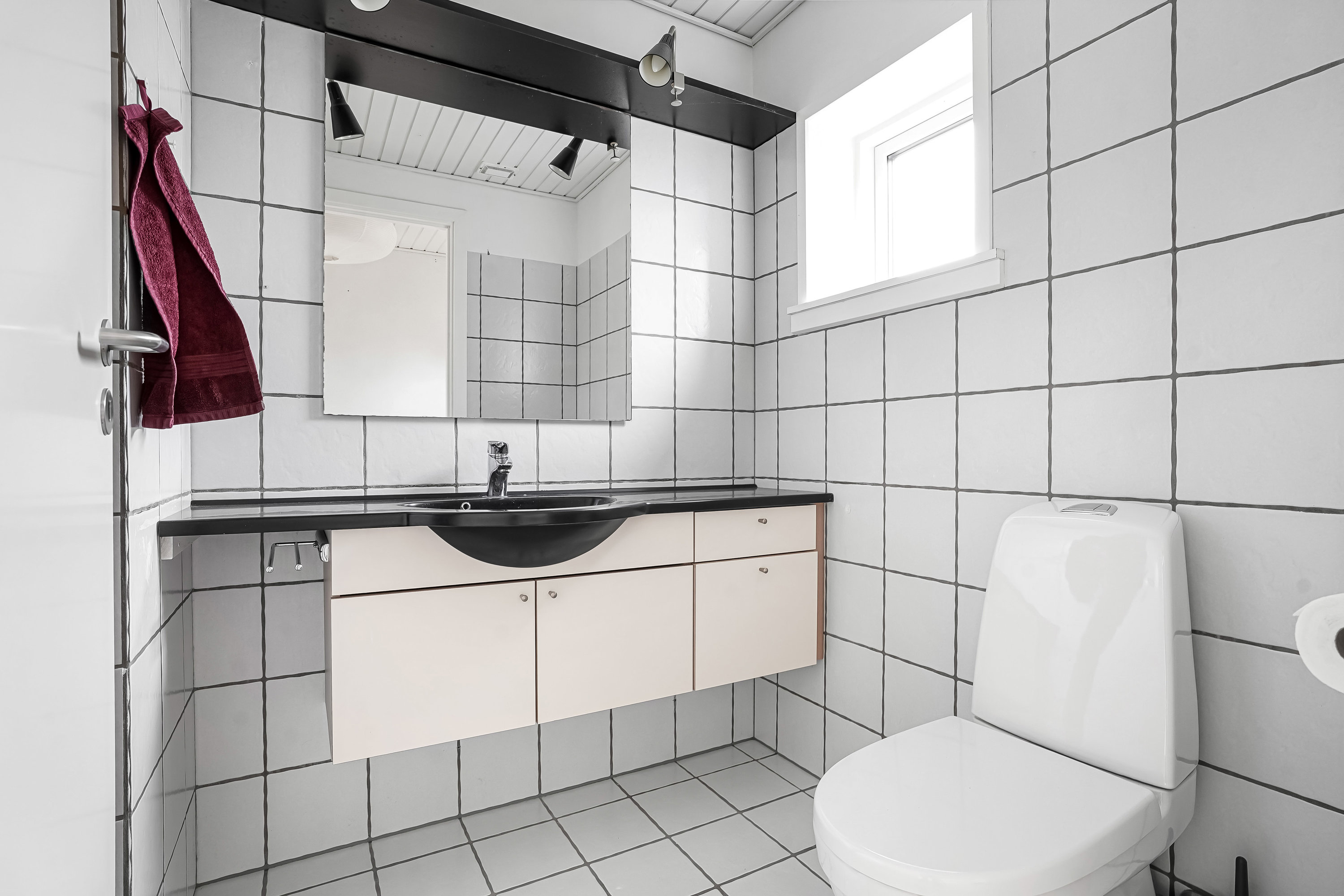 Fremhævet toilet billede i fuldskærmstilstand. Billede af Agertoften 29, Skrillinge, 5500 Middelfart