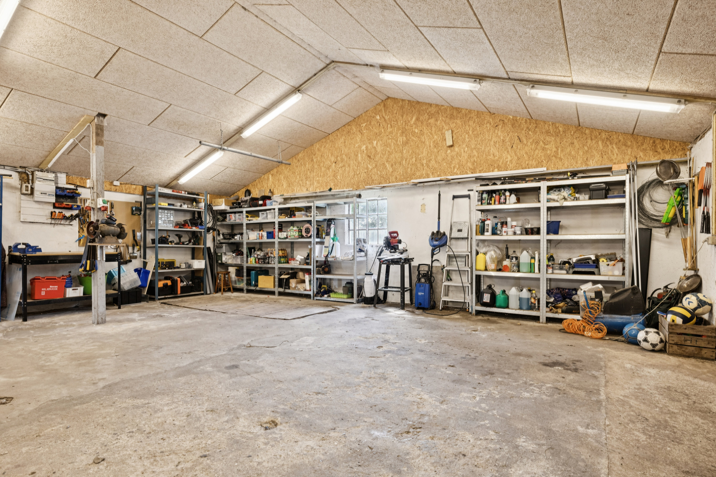 Fremhævet garage billede i fuldskærmstilstand. Billede af Hørupvej 8, Hørup, 9632 Møldrup
