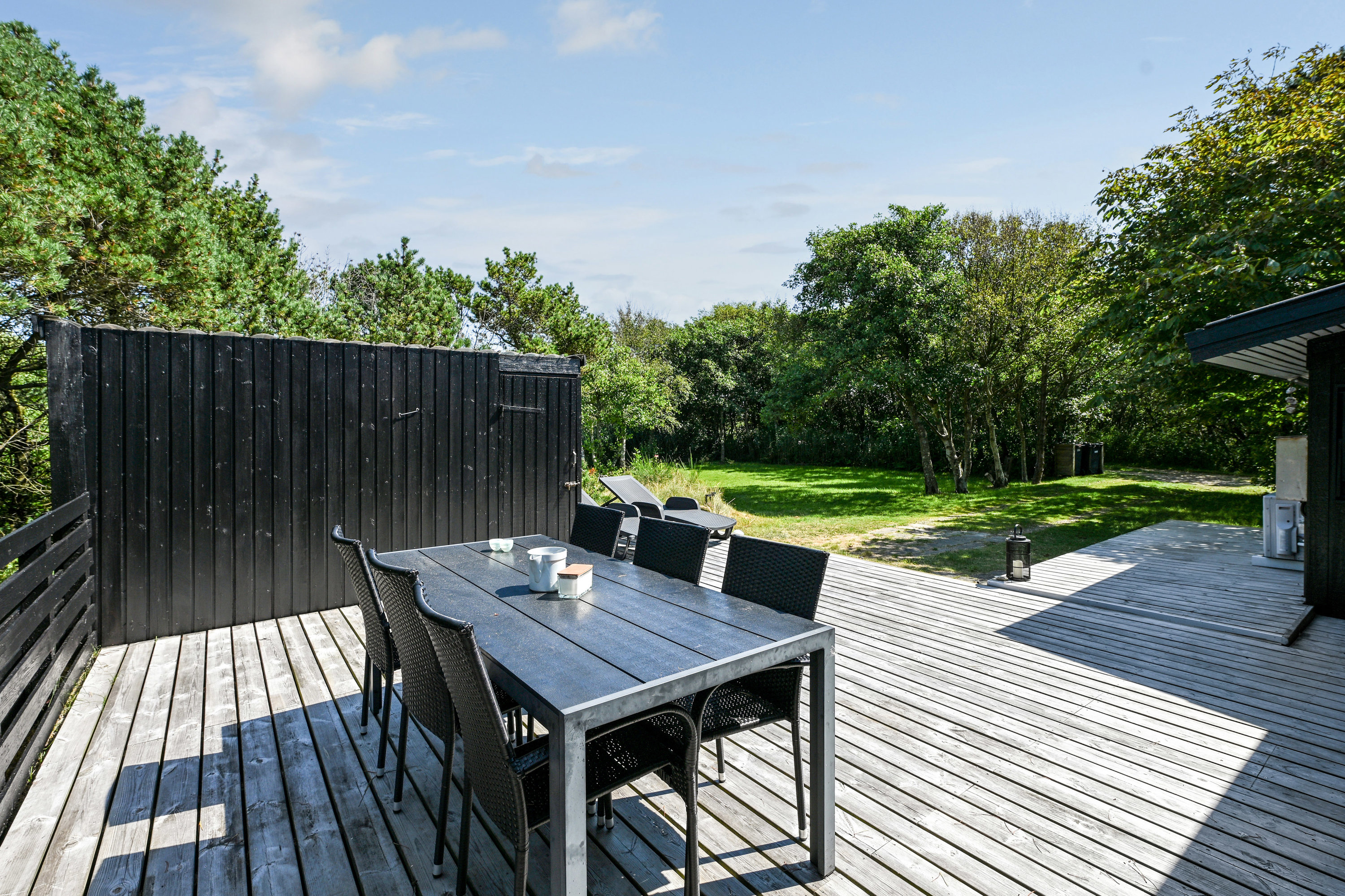 Fremhævet terrasse billede i fuldskærmstilstand. Billede af Gøgevej 26, Rindby Strand, 6720 Fanø