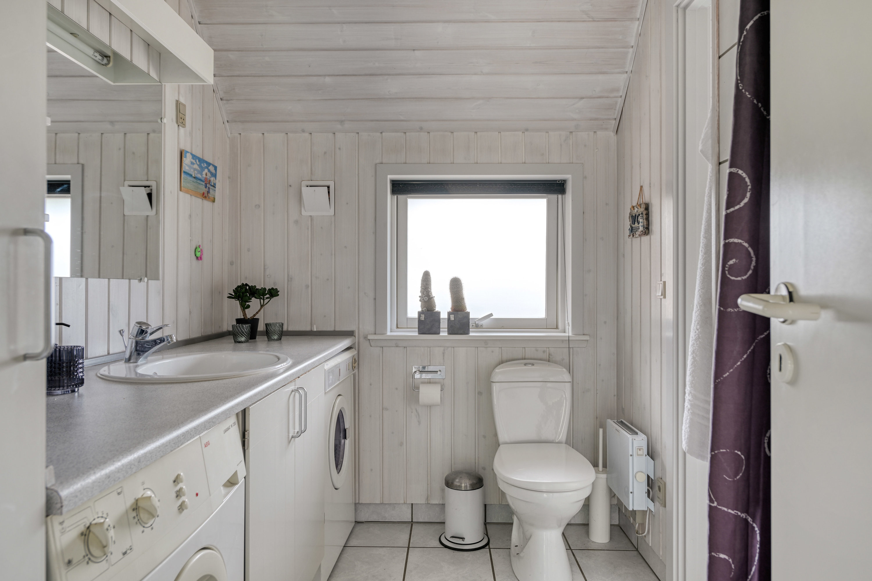 Fremhævet toilet billede i fuldskærmstilstand. Billede af Solhaven 18, 6857 Blåvand