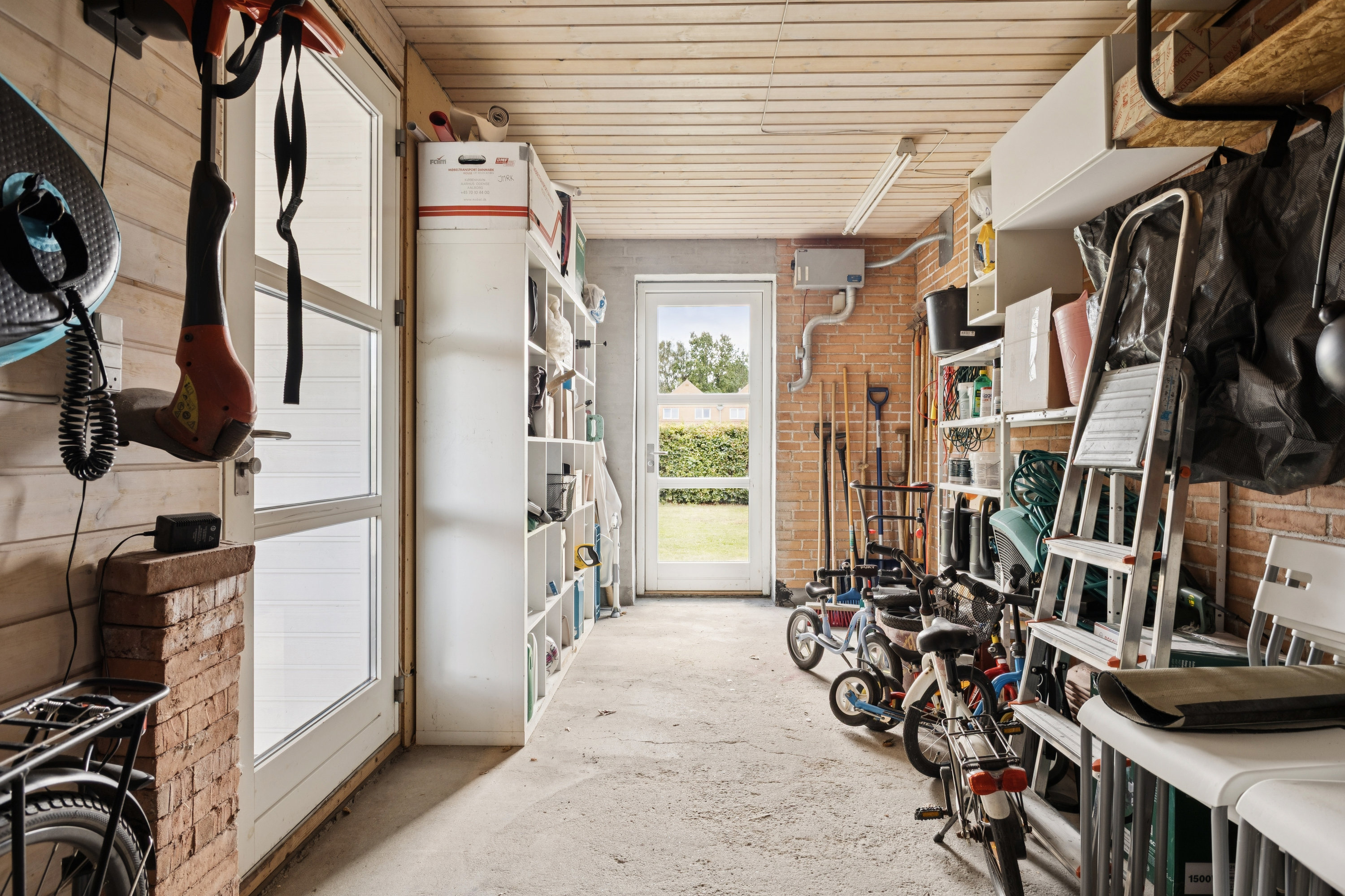 Fremhævet garage billede i fuldskærmstilstand. Billede af Skæring Egager 83, 8250 Egå