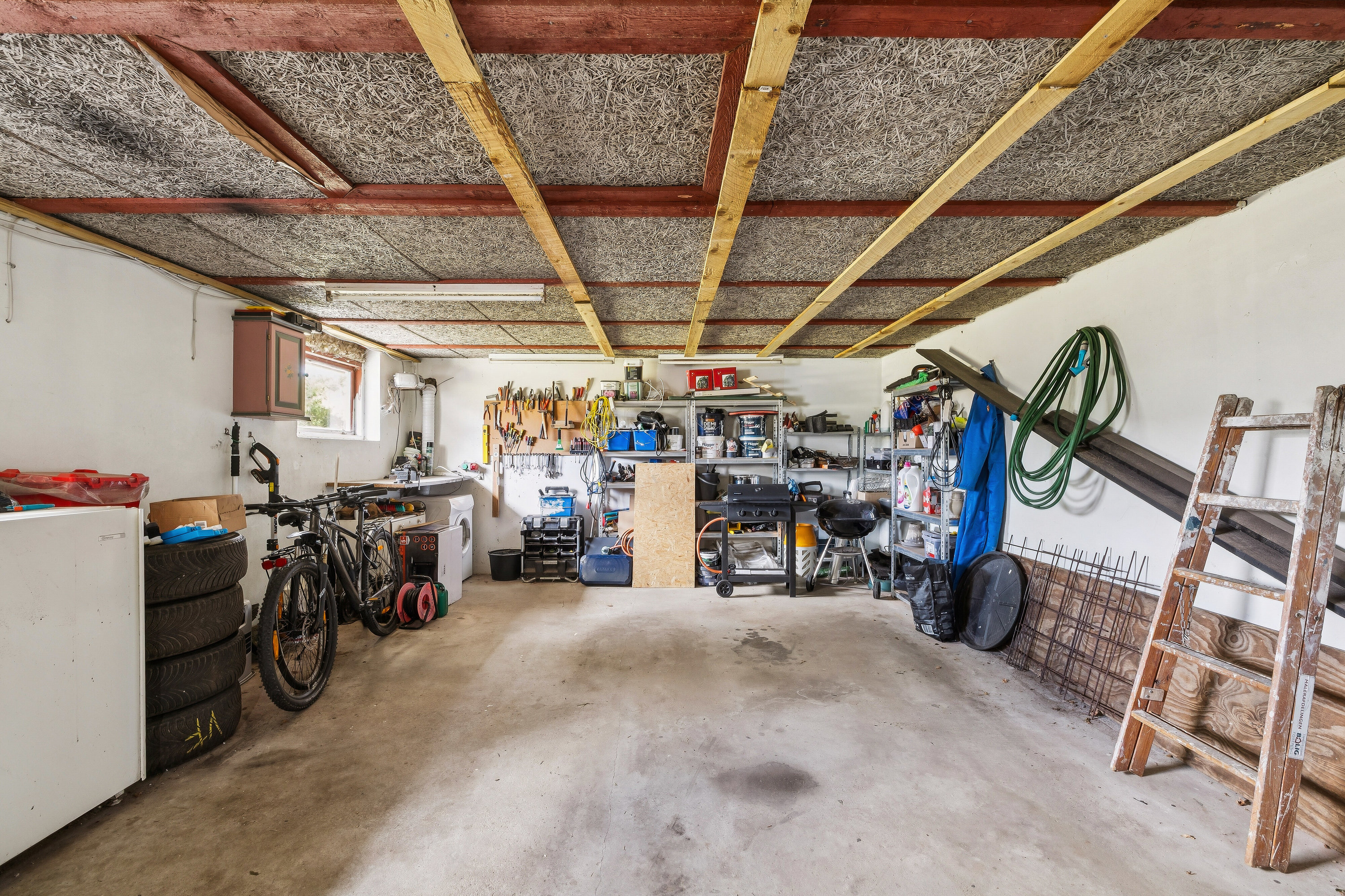 Fremhævet garage billede i fuldskærmstilstand. Billede af Lærkevej 9, Hørmested, 9870 Sindal