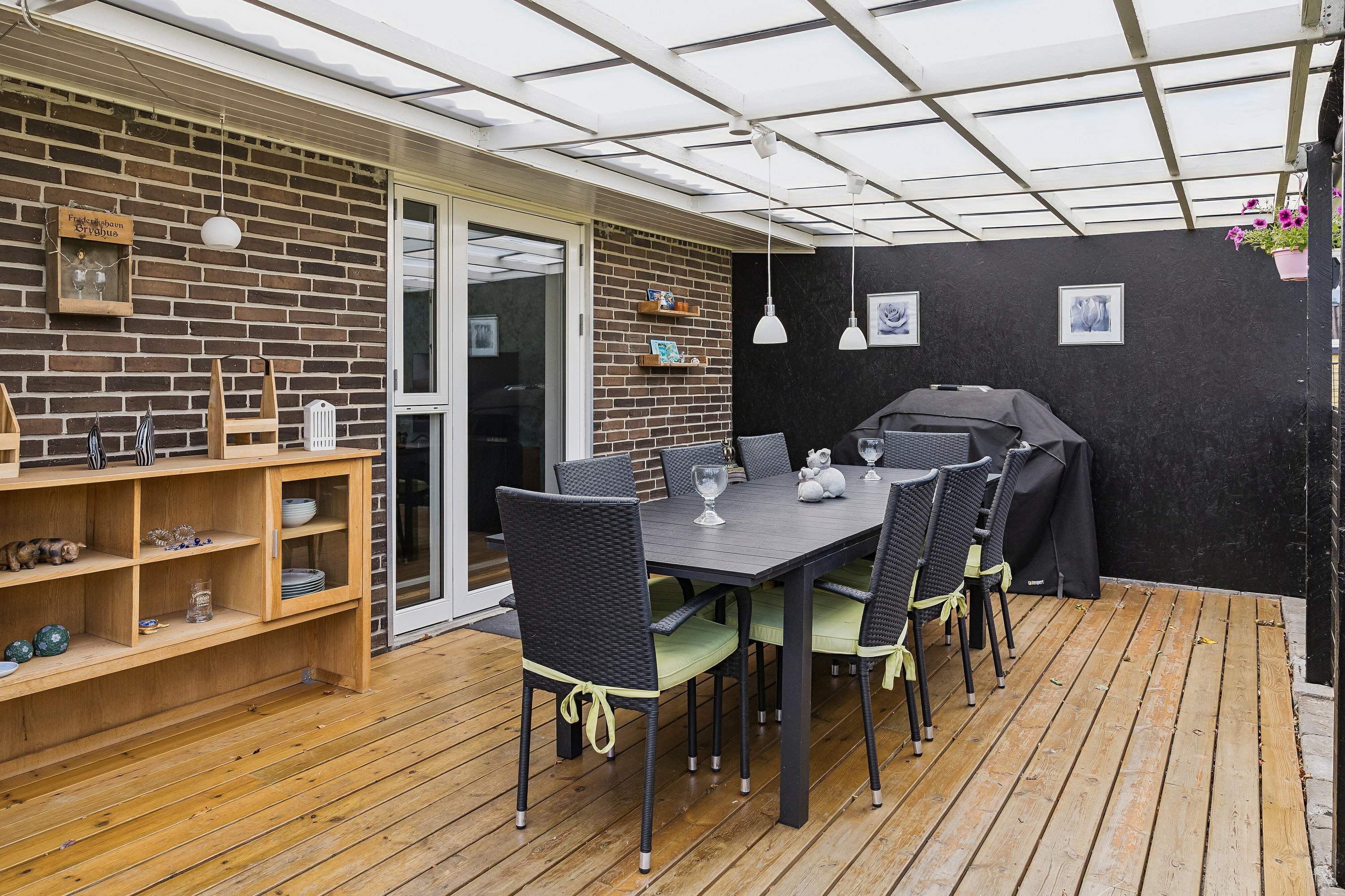 Fremhævet overdækket terrasse billede i fuldskærmstilstand. Billede af Lærkevej 9, Hørmested, 9870 Sindal