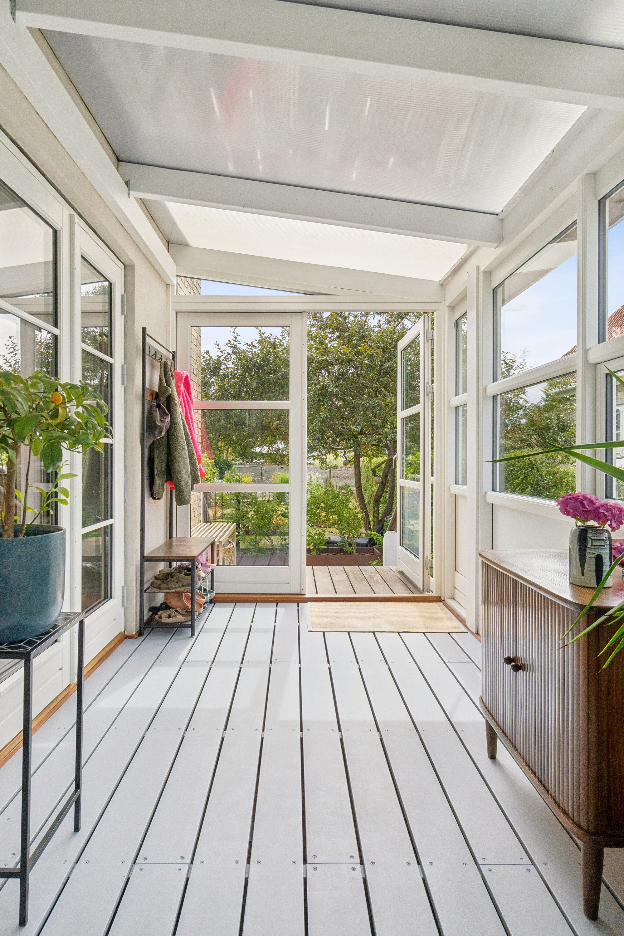 Fremhævet overdækket terrasse billede i fuldskærmstilstand. Billede af Gadestævnet 19, st., 2650 Hvidovre