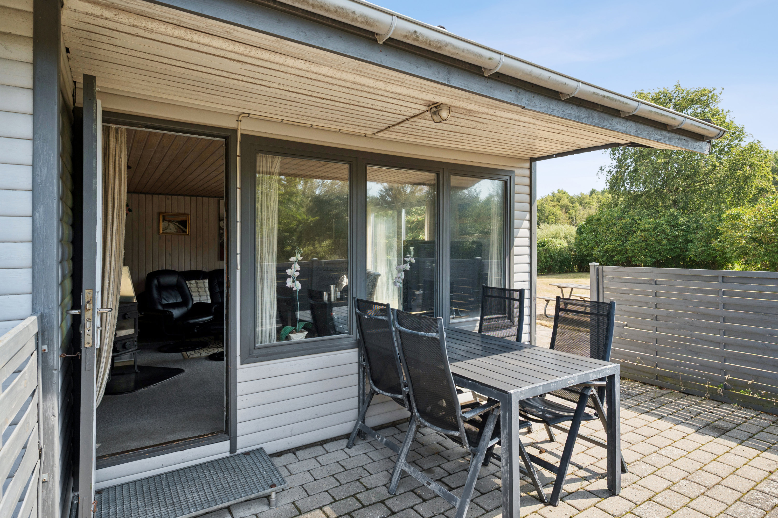 Fremhævet terrasse billede i fuldskærmstilstand. Billede af Grævlingevej 14, Vibæk Strand, 8400 Ebeltoft