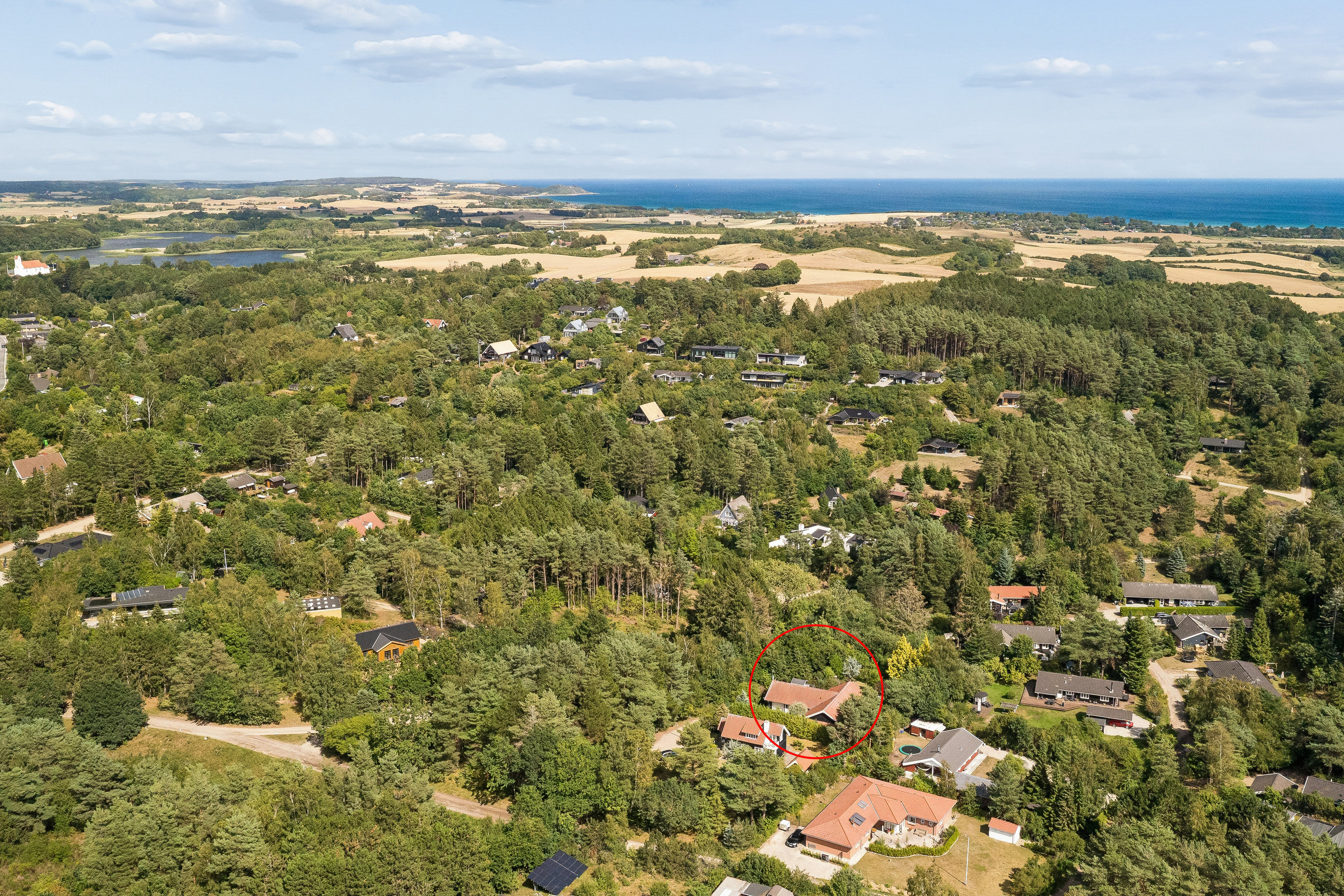 Fremhævet luftfoto billede i fuldskærmstilstand. Billede af Holmensvej 1C, 8400 Ebeltoft