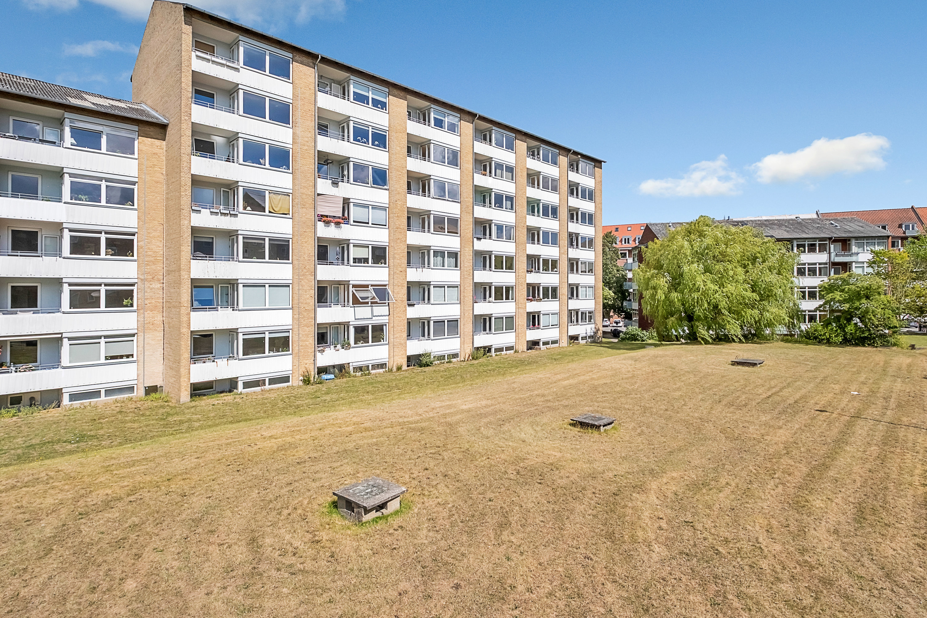 Fremhævet bag facade billede i fuldskærmstilstand. Billede af Nordborggade 49, 3. th., 8000 Aarhus C