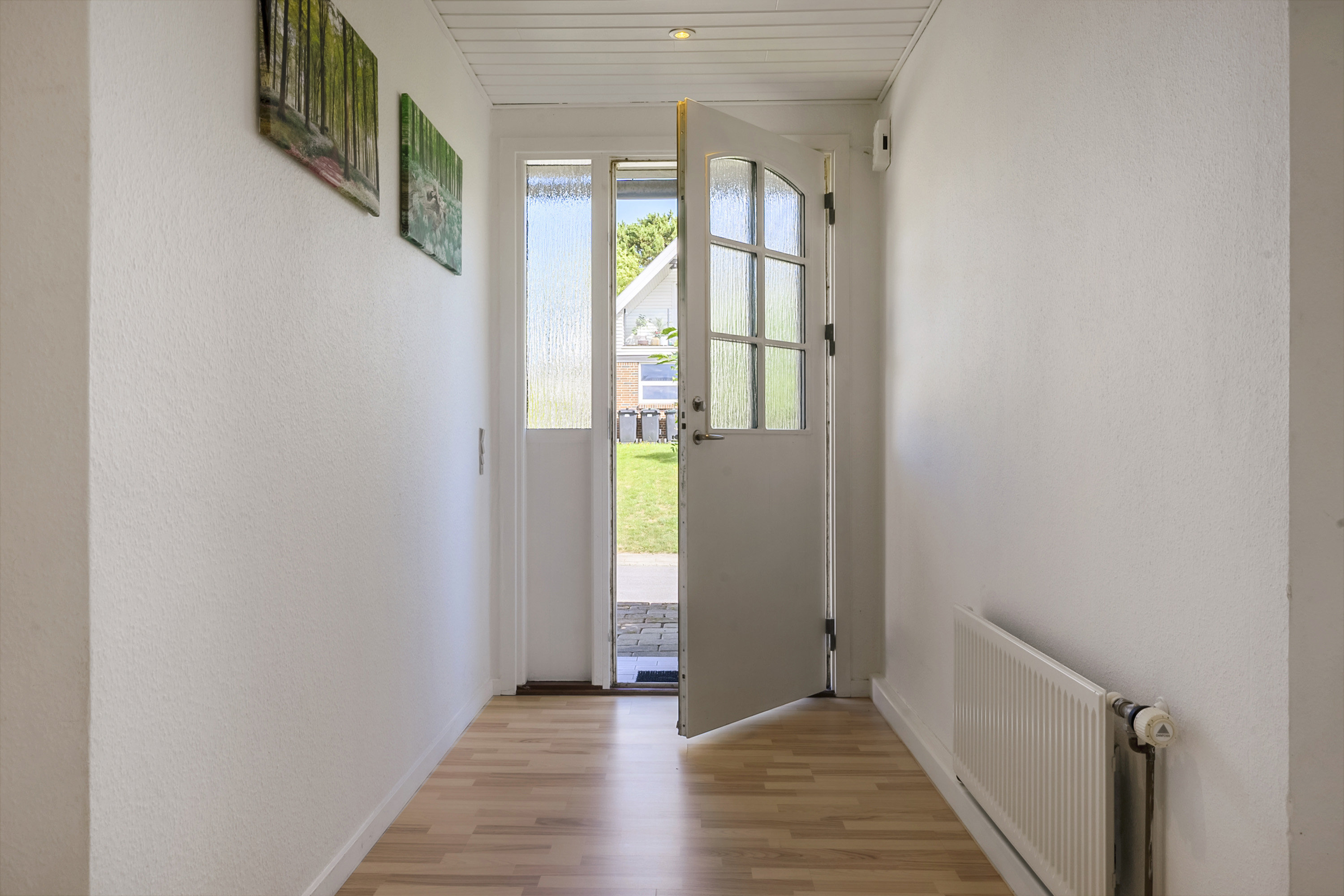 Fremhævet fordelingsgang/entre billede i fuldskærmstilstand. Billede af Skovager 23, Korsør Syd, 4220 Korsør