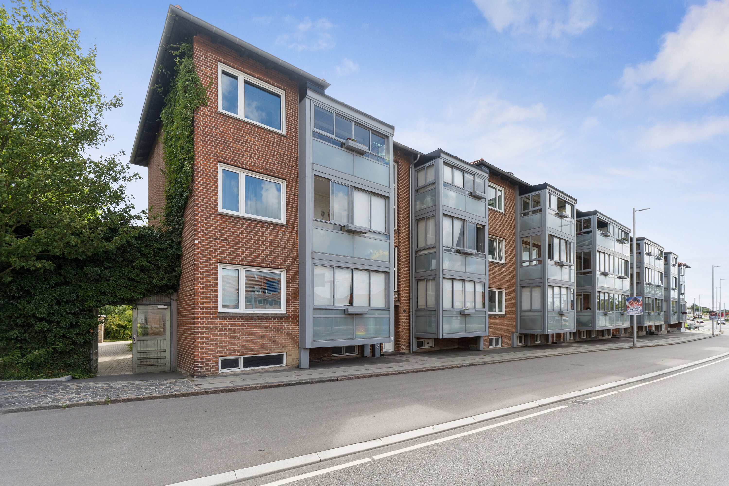 Fremhævet facade billede i fuldskærmstilstand. Billede af Nordre Ringvej 14, 2. tv., 2600 Glostrup