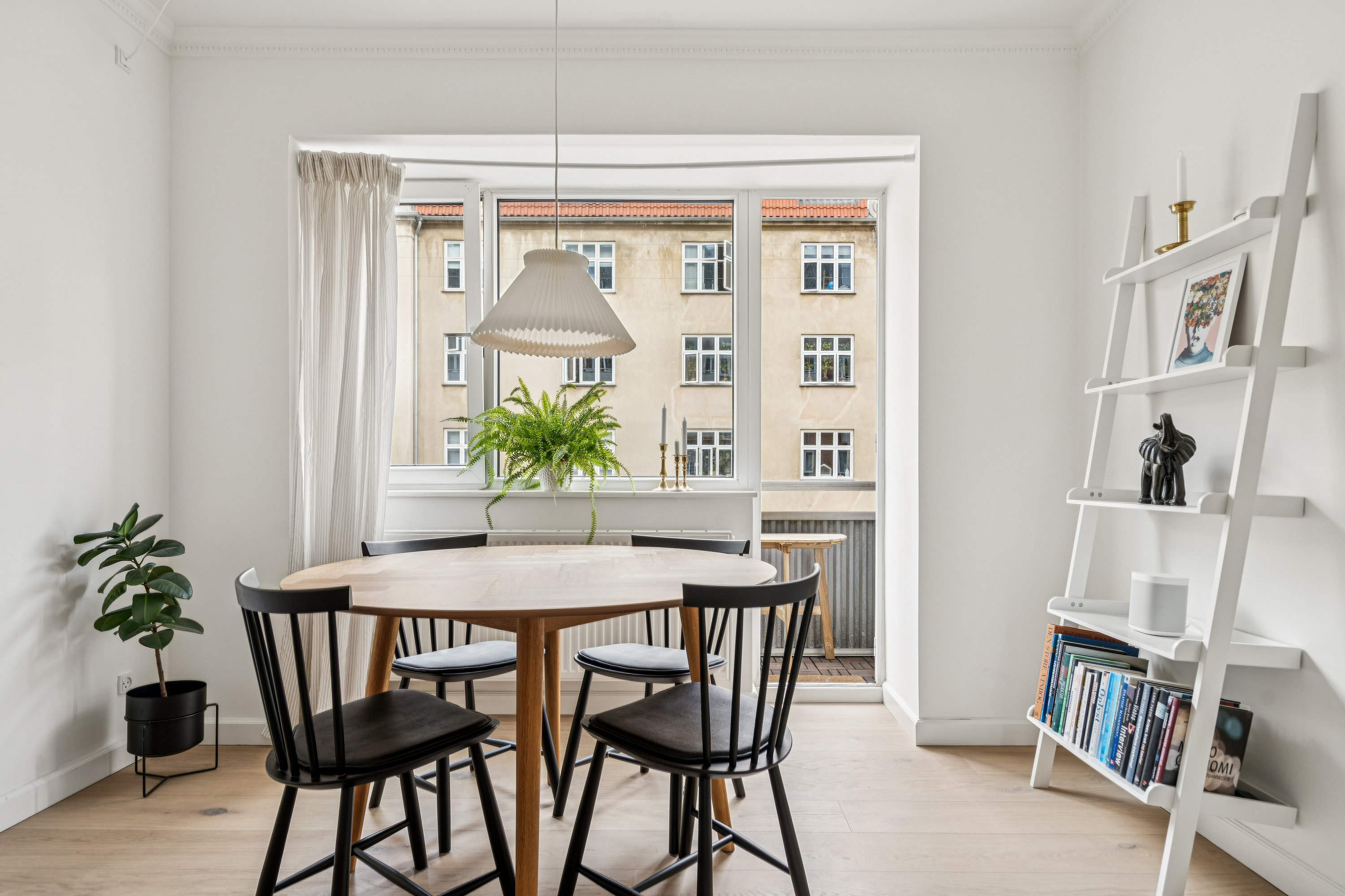 Fremhævet spisestue billede i fuldskærmstilstand. Billede af Østerdalsgade 3A, 1. th., 2300 København S