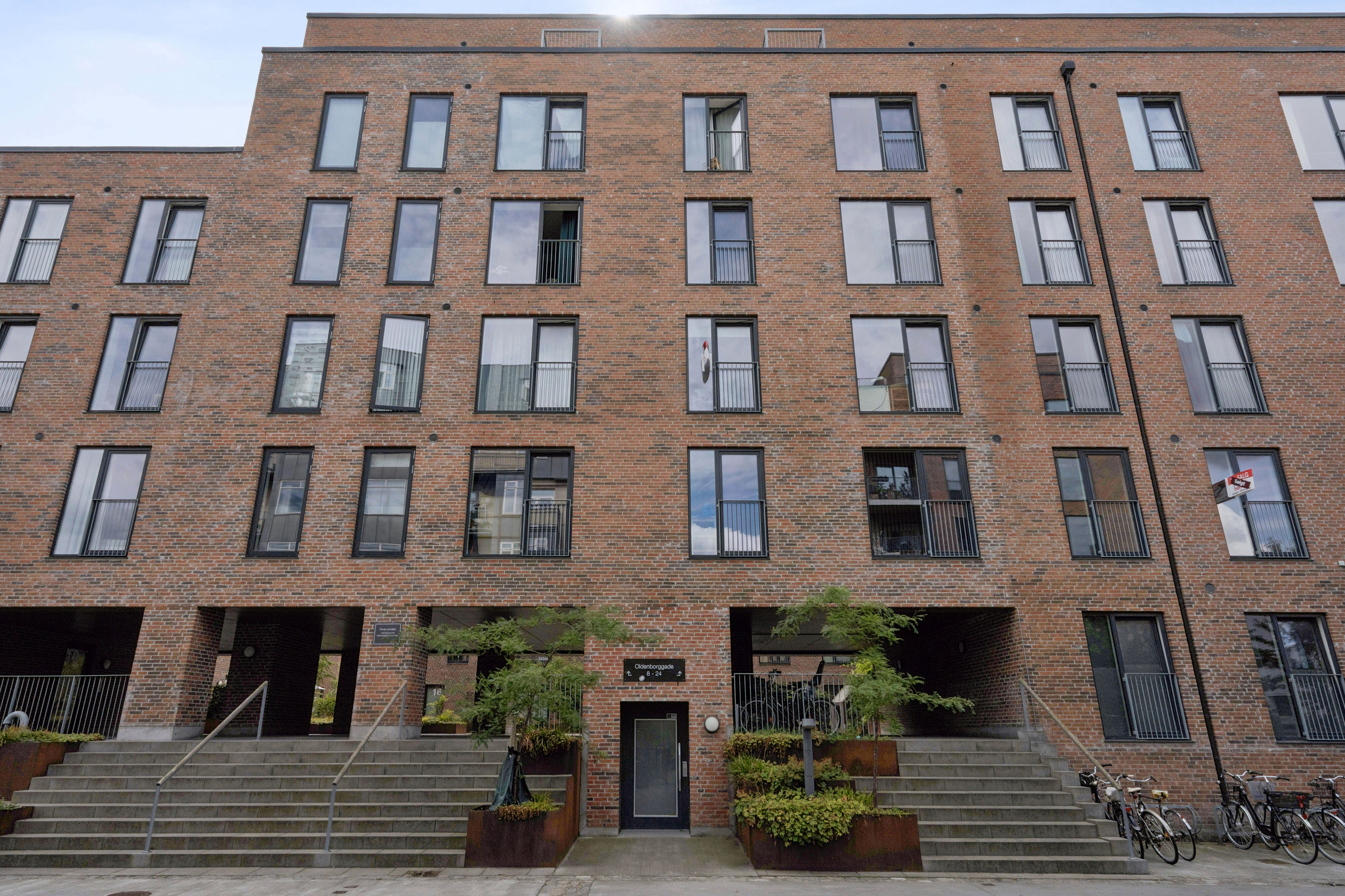 Fremhævet facade billede i fuldskærmstilstand. Billede af Oldenborggade 10, 1. mf., 2300 København S