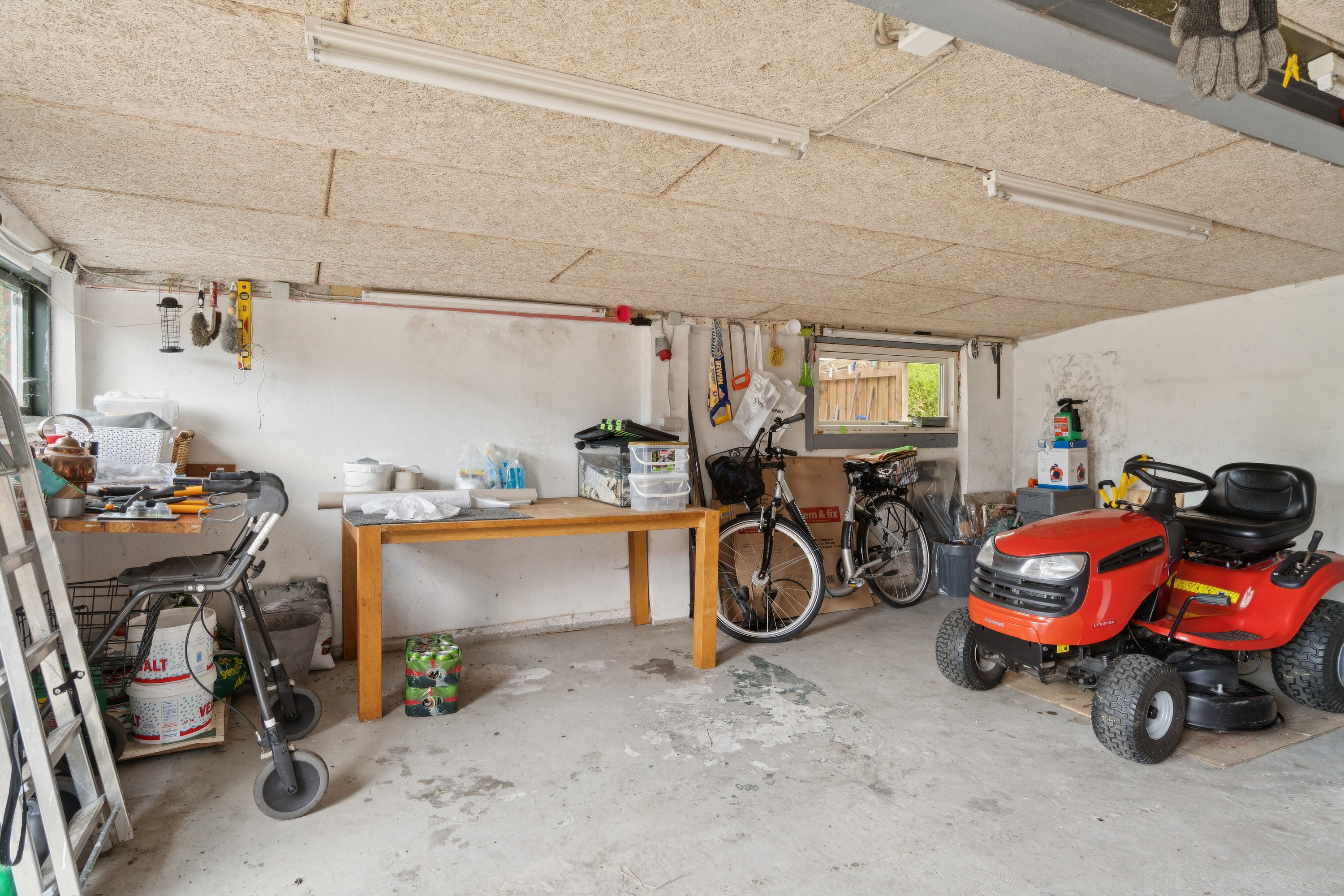 Fremhævet garage billede i fuldskærmstilstand. Billede af Vibevej 1, 4171 Glumsø