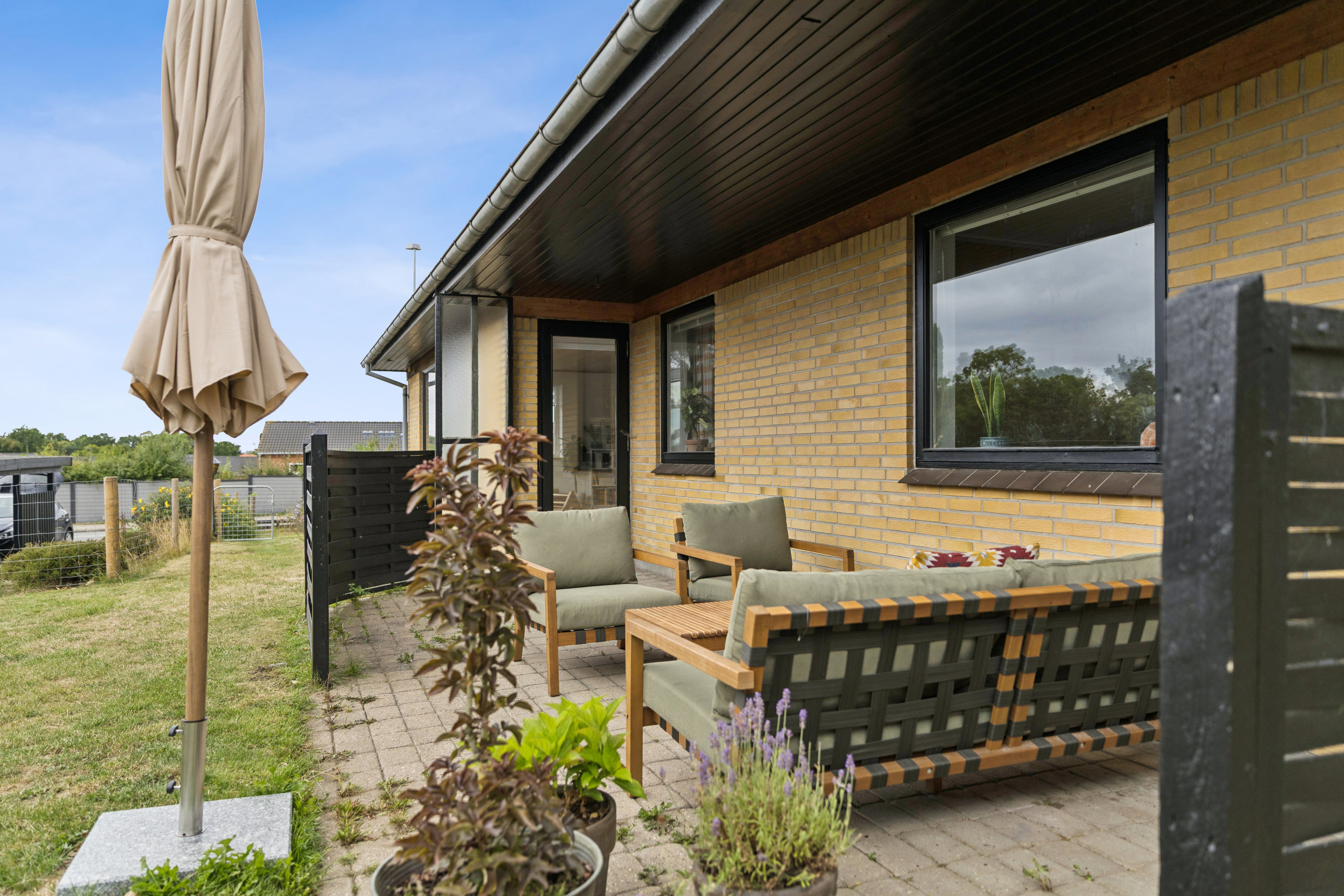 Fremhævet terrasse billede i fuldskærmstilstand. Billede af Molsvej 30A, 8410 Rønde