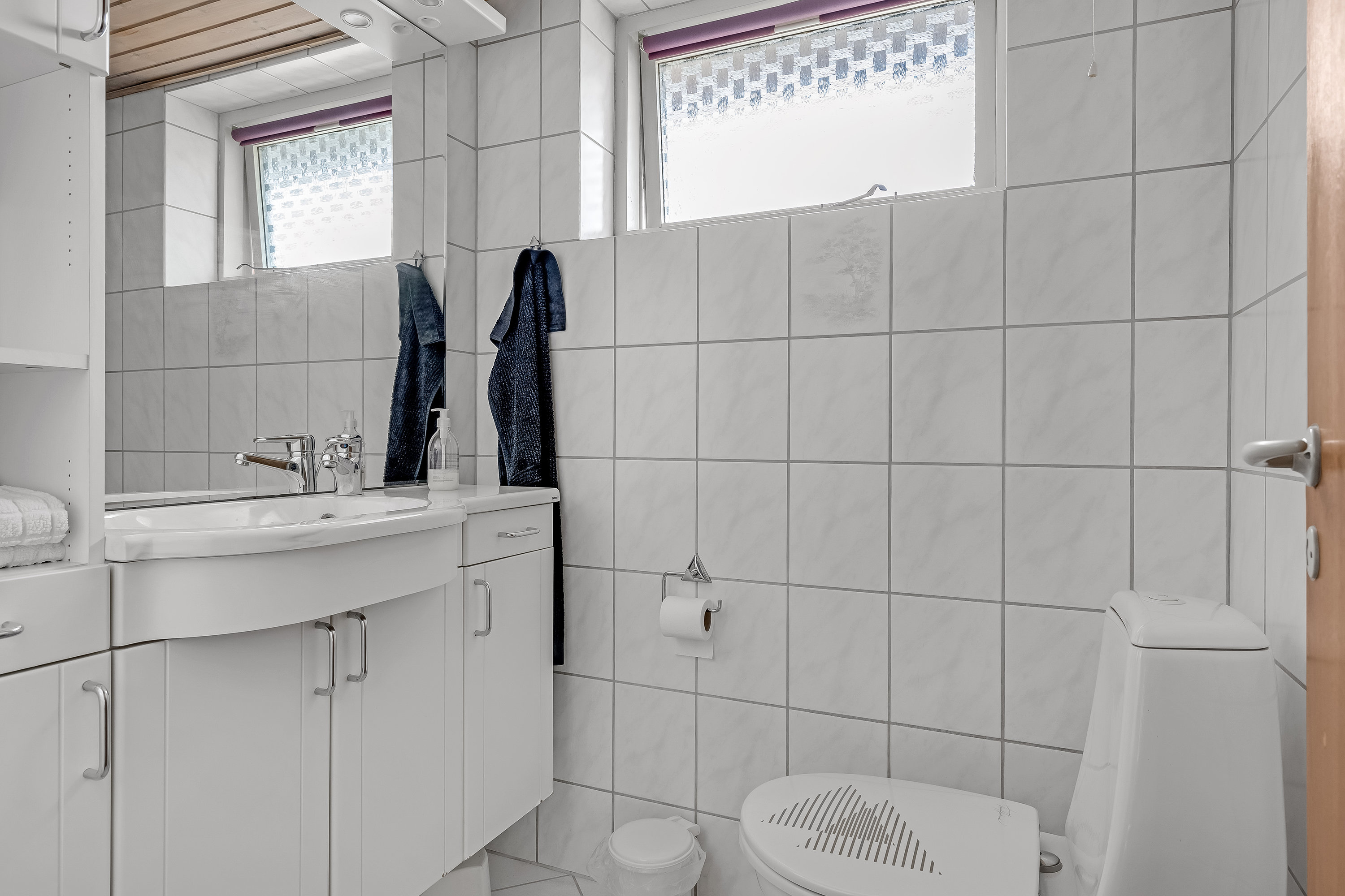 Fremhævet toilet billede i fuldskærmstilstand. Billede af Brombærvej 6, Alslev, 6800 Varde