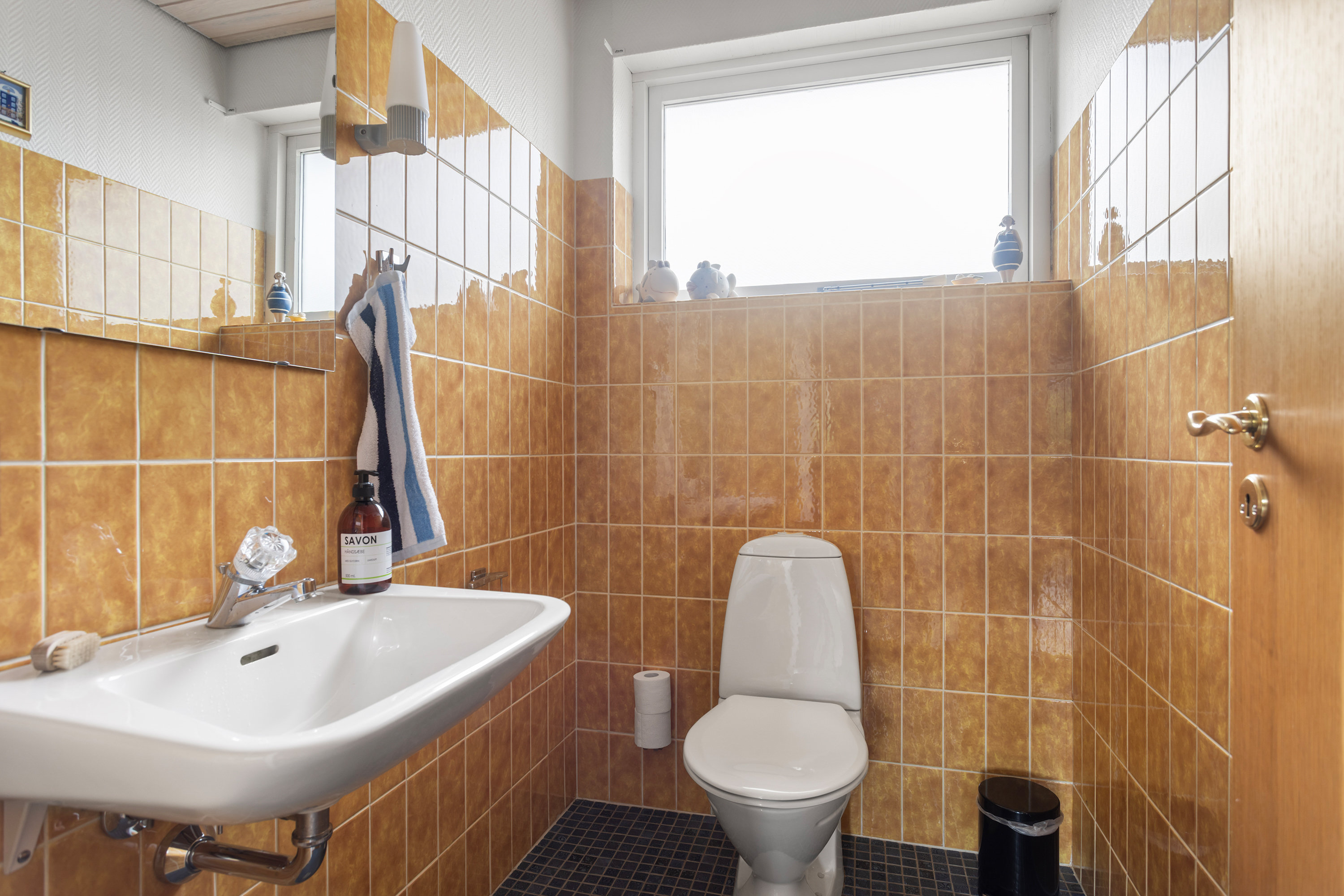 Fremhævet toilet billede i fuldskærmstilstand. Billede af Sønderjyllands Alle 38, 9900 Frederikshavn