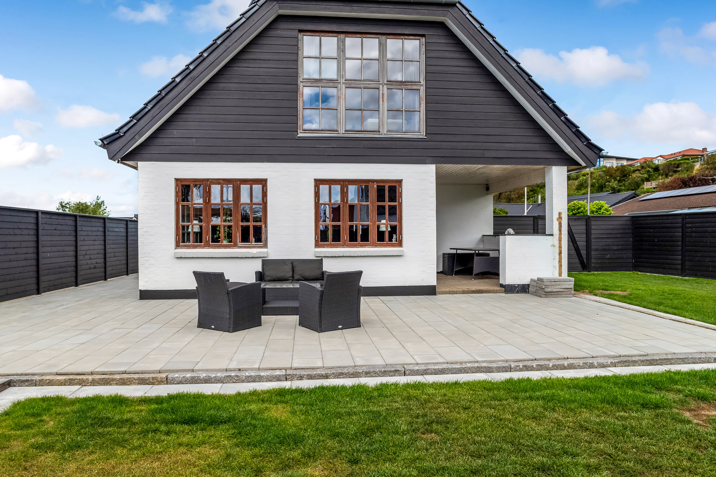 Fremhævet terrasse billede i fuldskærmstilstand. Billede af Rønbjerghage 3, Nørlem, 7620 Lemvig