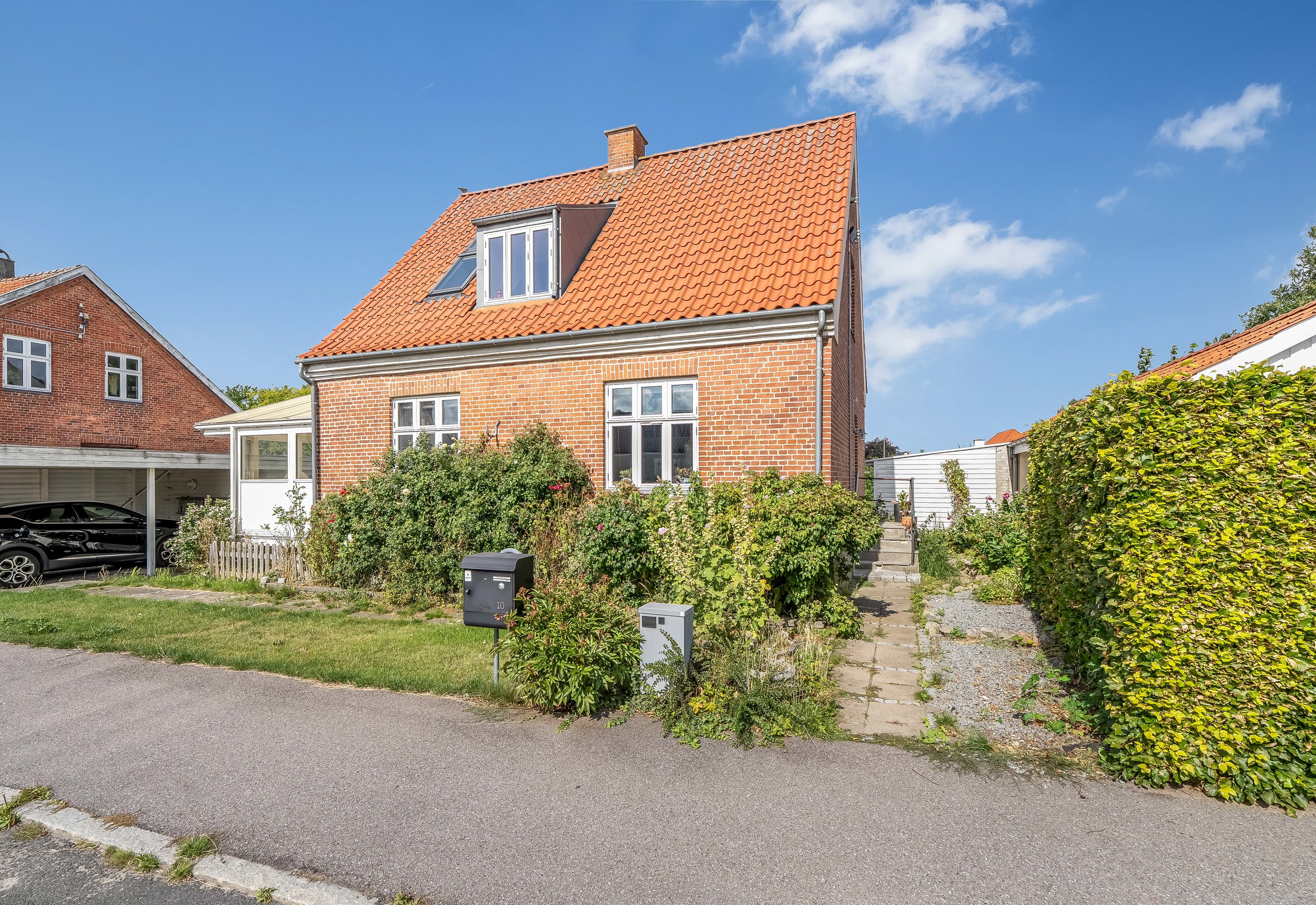 Fremhævet facade billede i fuldskærmstilstand. Billede af Møllersvej 10, 3400 Hillerød