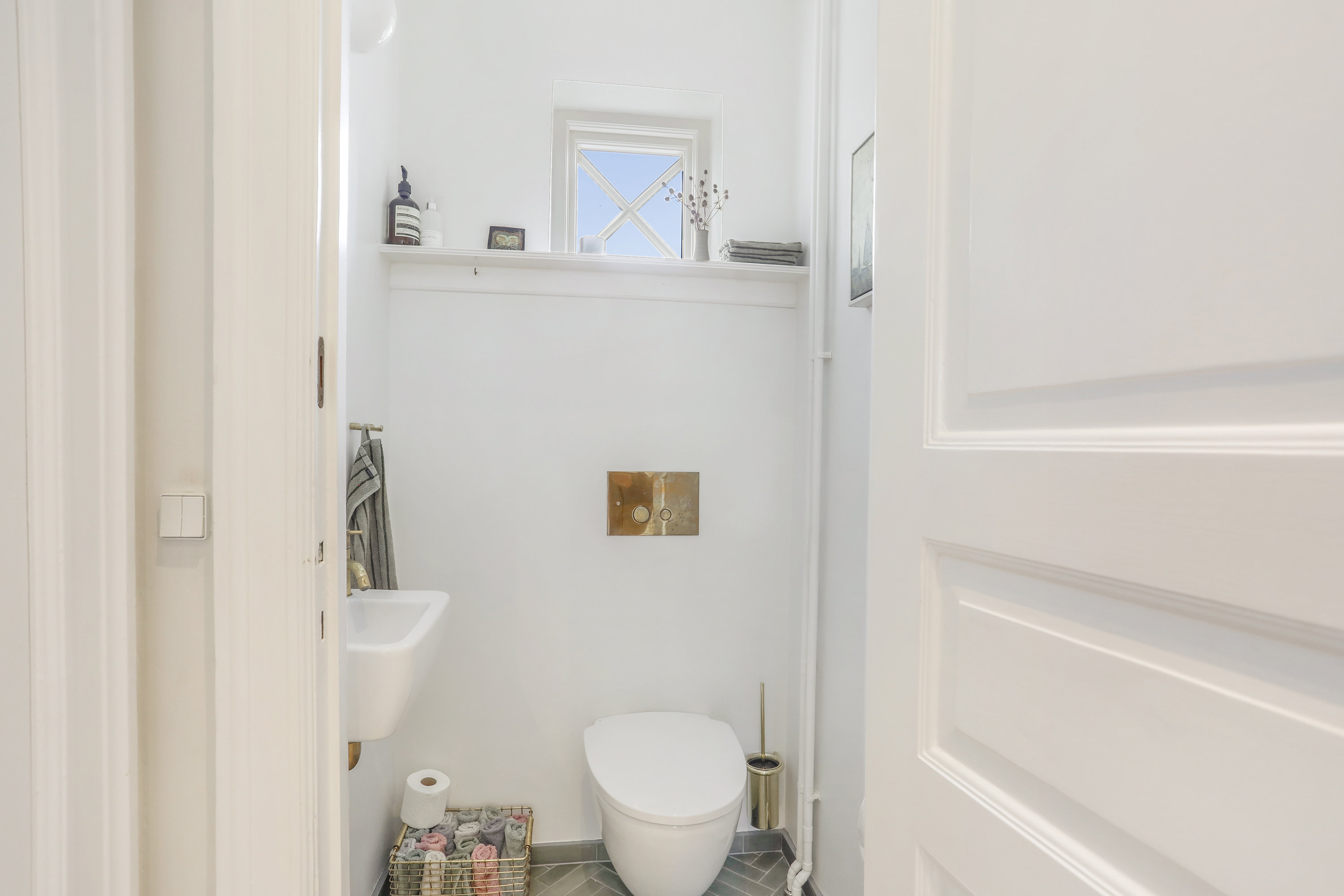 Fremhævet toilet billede i fuldskærmstilstand. Billede af Æginavej 20, 2300 København S