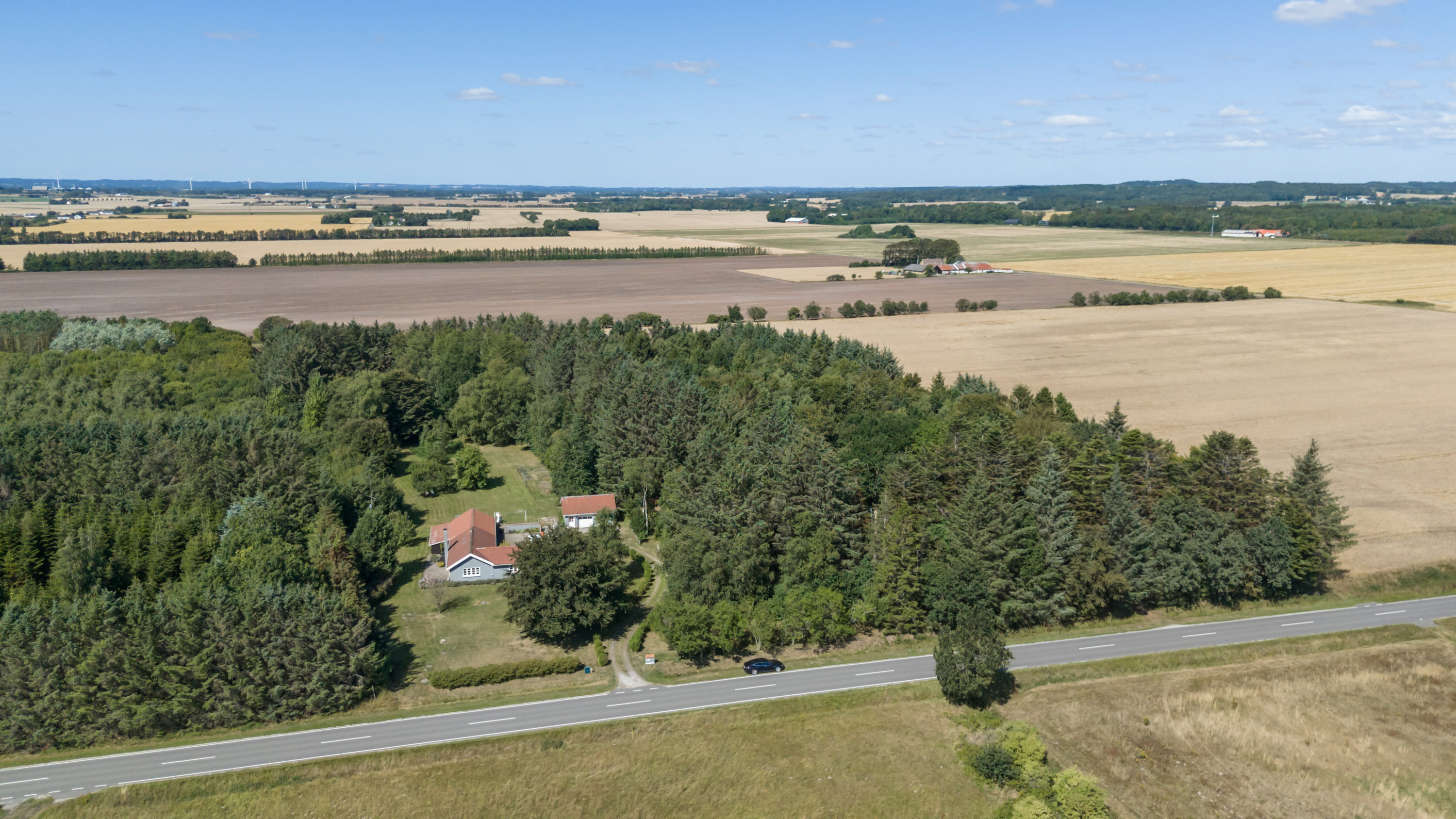 Fremhævet luftfoto billede i fuldskærmstilstand. Billede af Østkystvejen 402, Voerså, 9300 Sæby