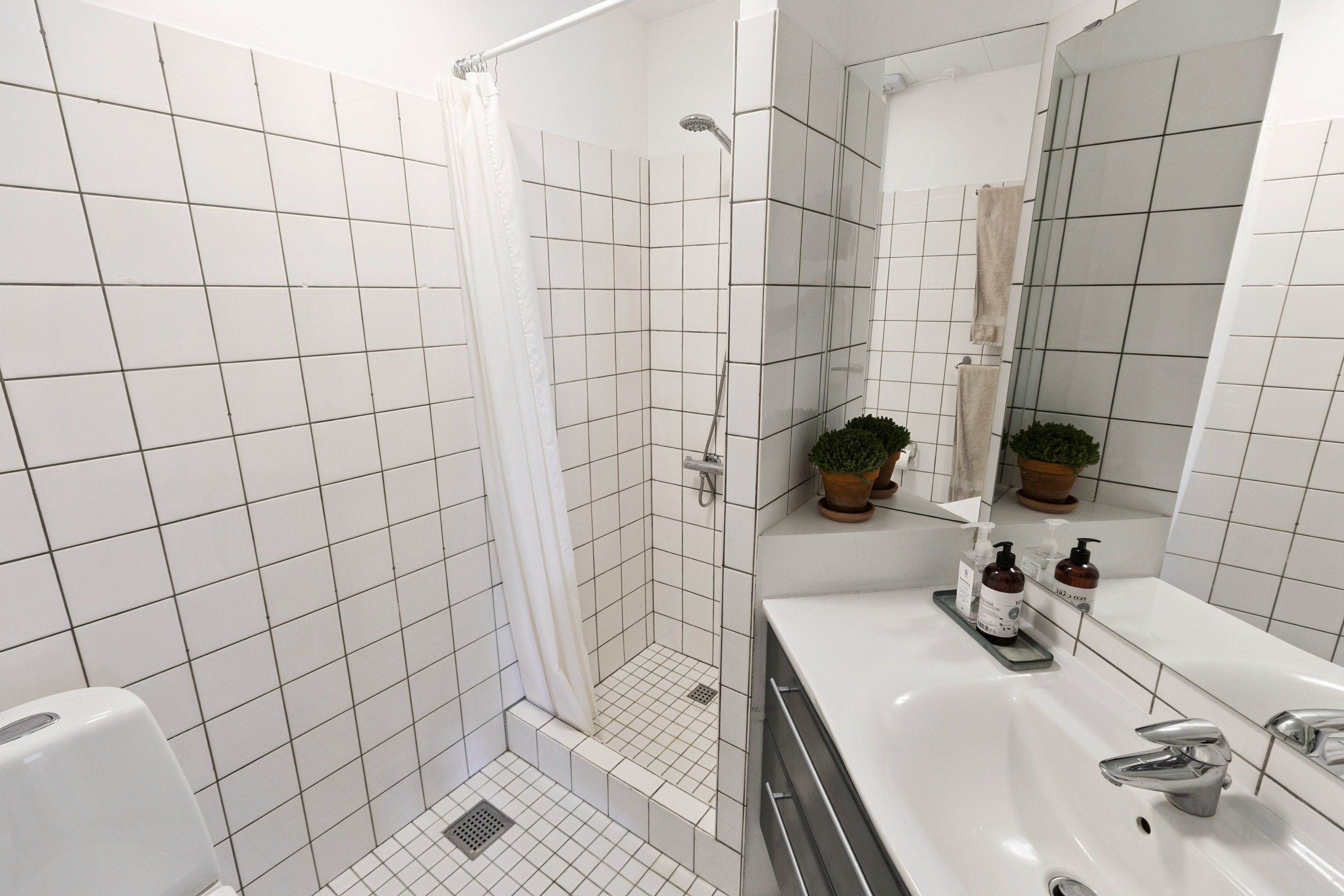 Fremhævet badeværelse billede i fuldskærmstilstand. Billede af Mariendalsvej 70, 2. th., 2000 Frederiksberg