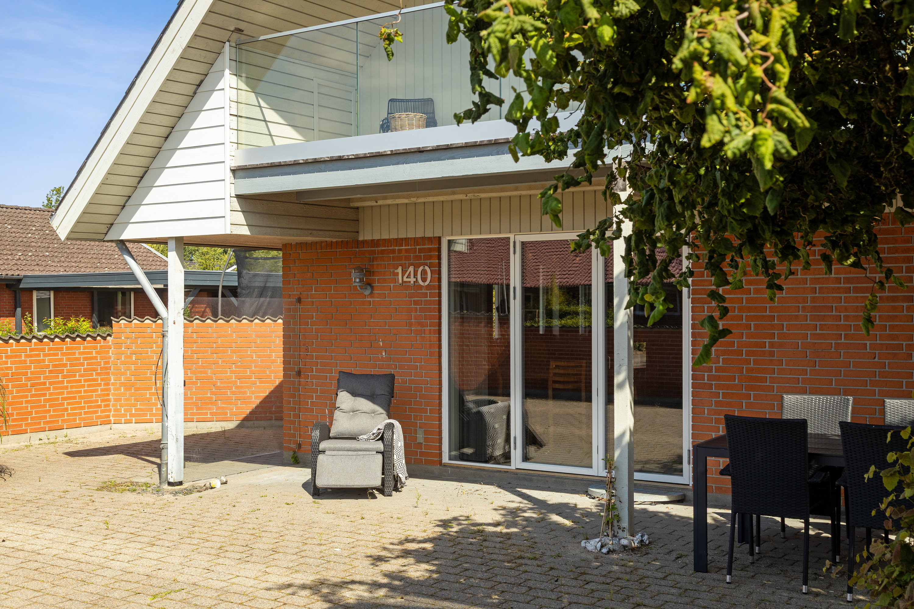 Fremhævet overdækket terrasse billede i fuldskærmstilstand. Billede af Sønderkær 140, 7190 Billund