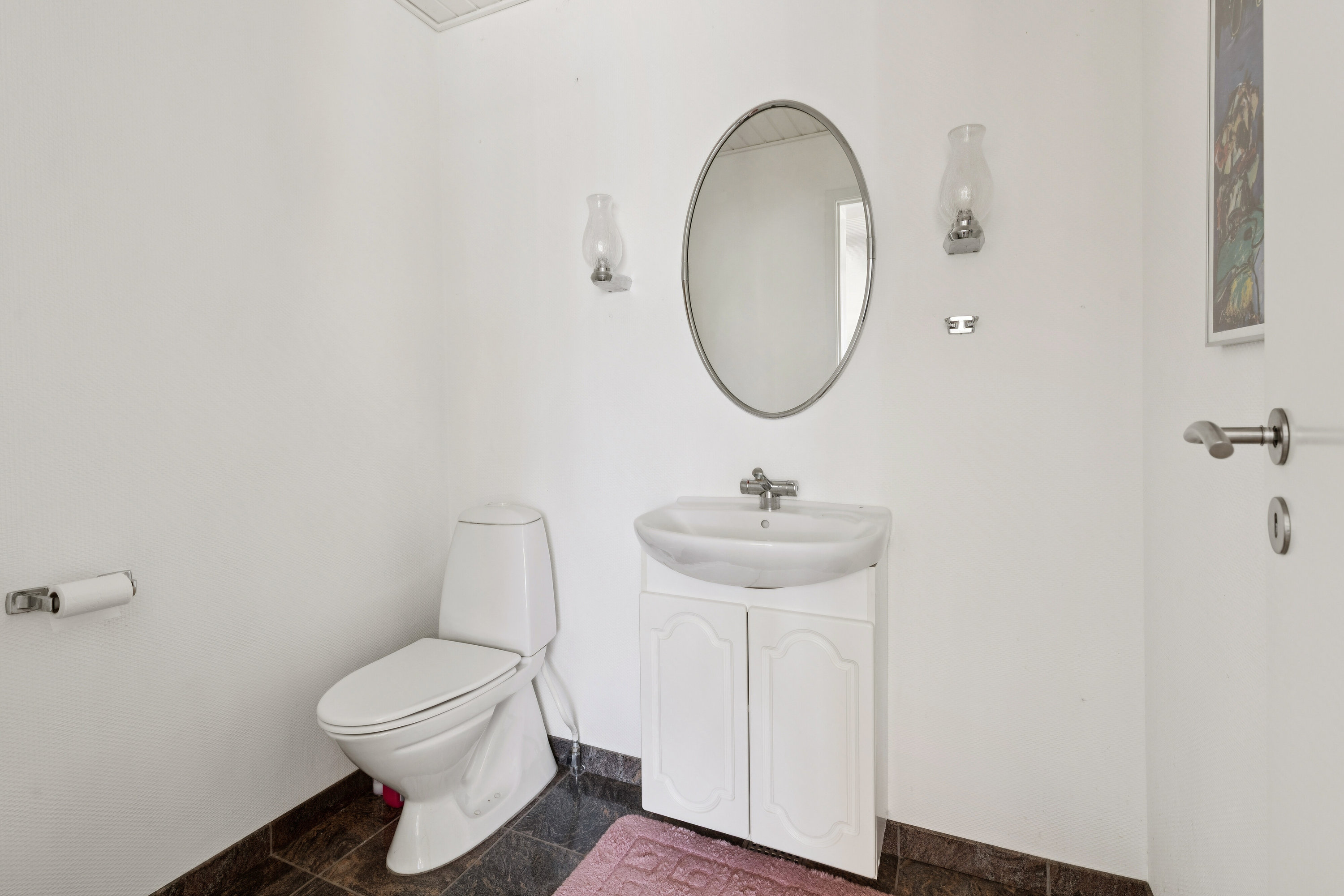 Fremhævet toilet billede i fuldskærmstilstand. Billede af Fru Ingesvej 1, 4400 Kalundborg