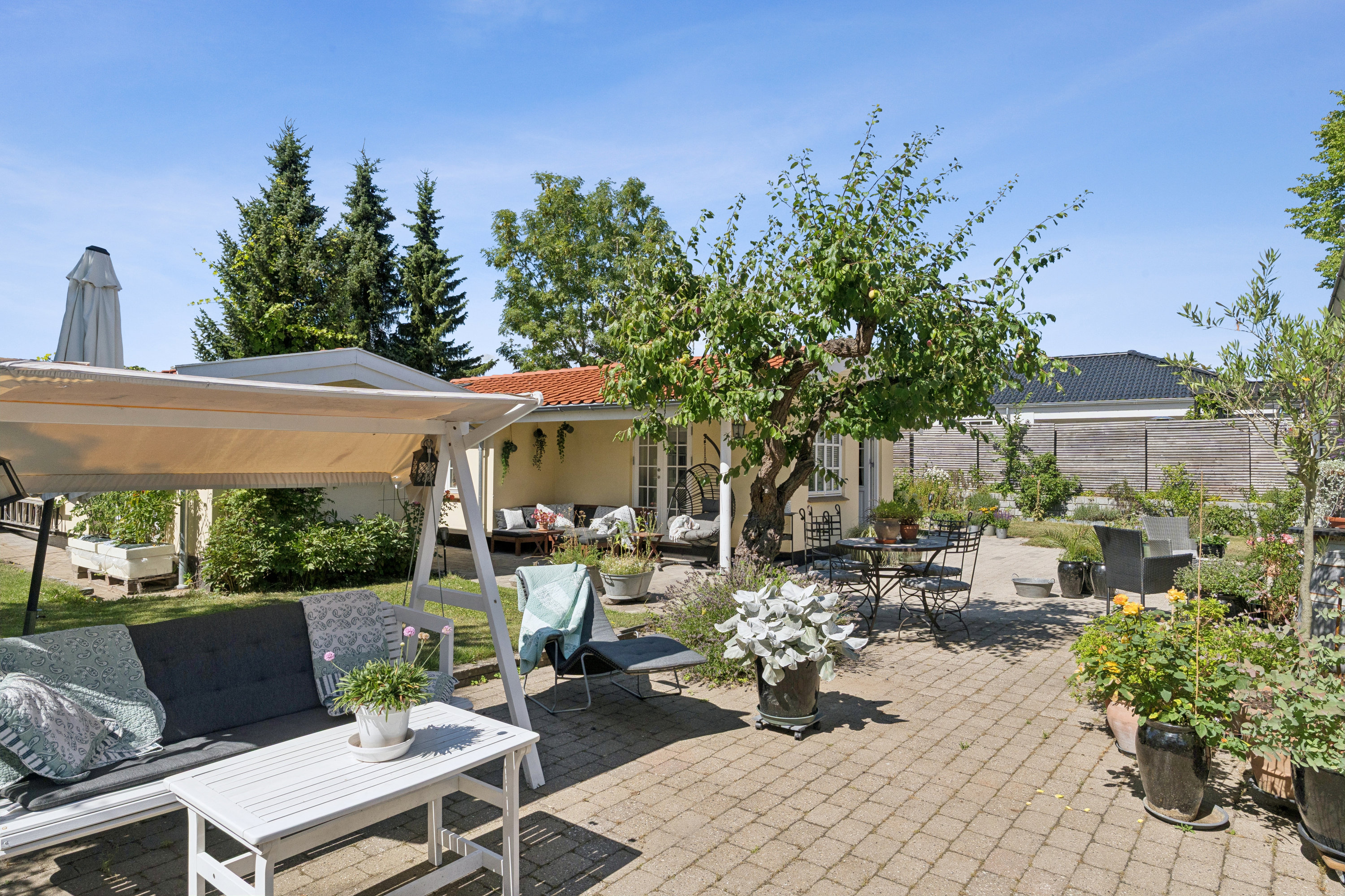 Fremhævet terrasse billede i fuldskærmstilstand. Billede af Hjortekærsvej 109, 2800 Kongens Lyngby