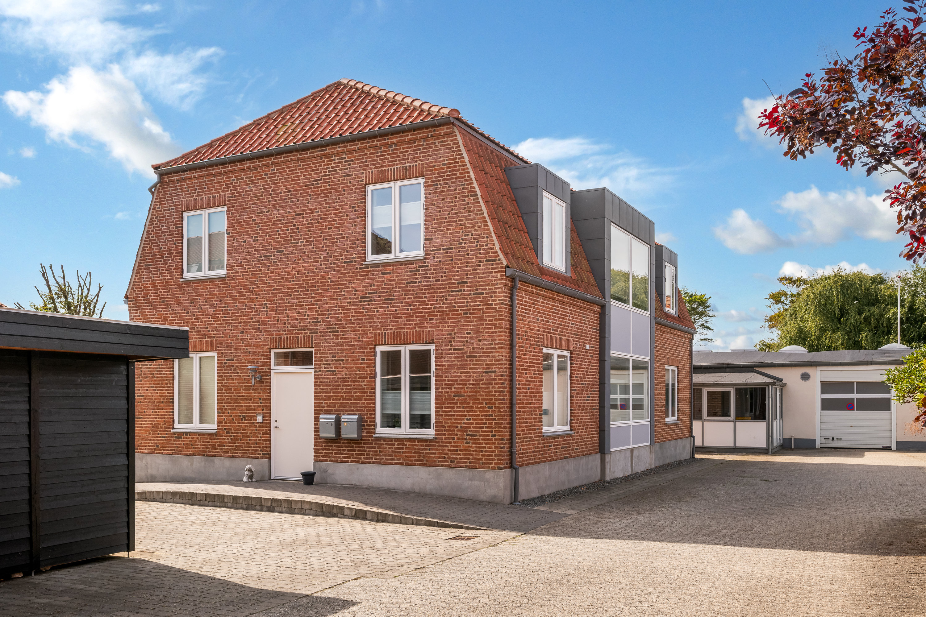 Fremhævet facade billede i fuldskærmstilstand. Billede af Fjord Alle 6, 1., 6950 Ringkøbing