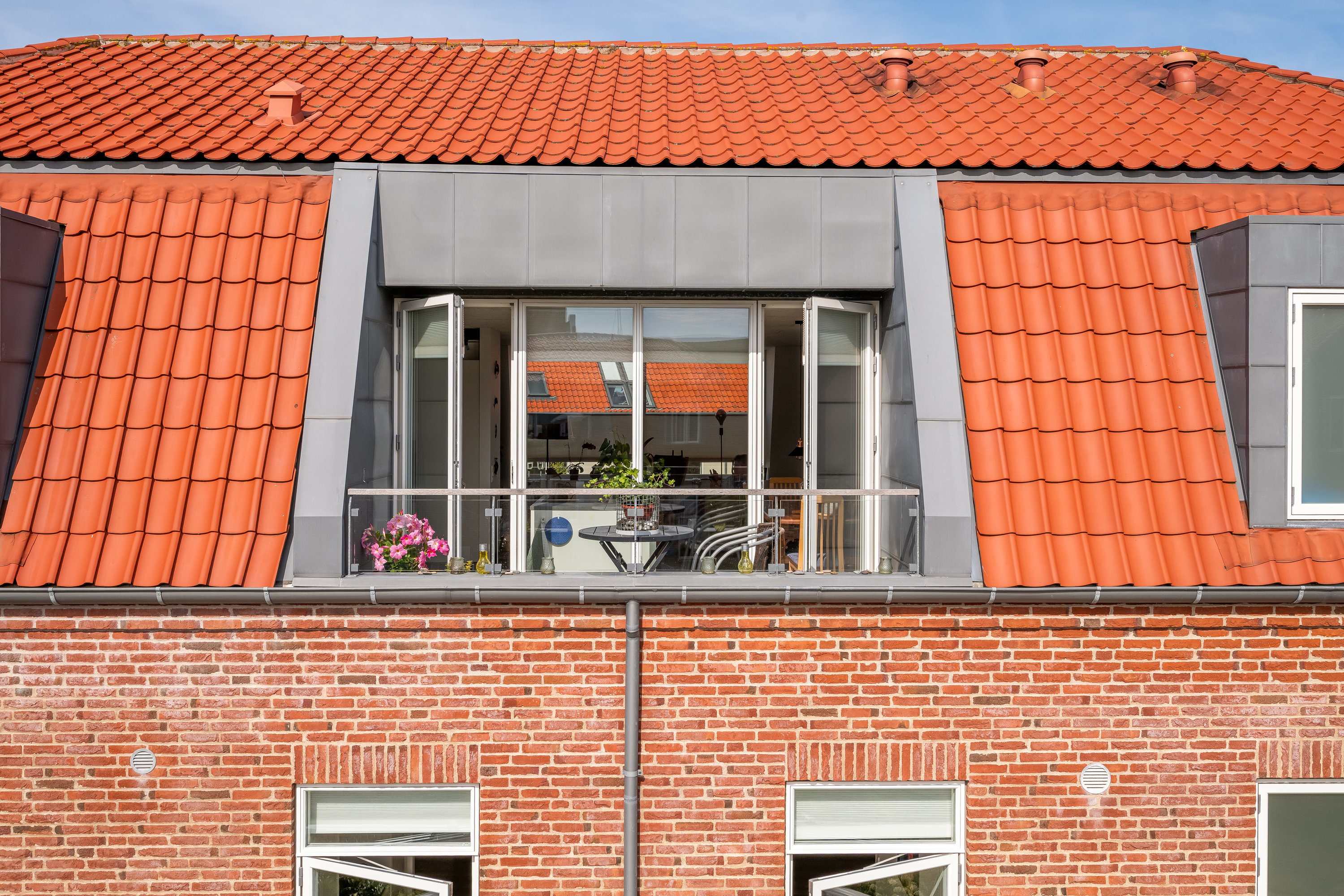 Fremhævet facade billede i fuldskærmstilstand. Billede af Fjord Alle 6, 1., 6950 Ringkøbing