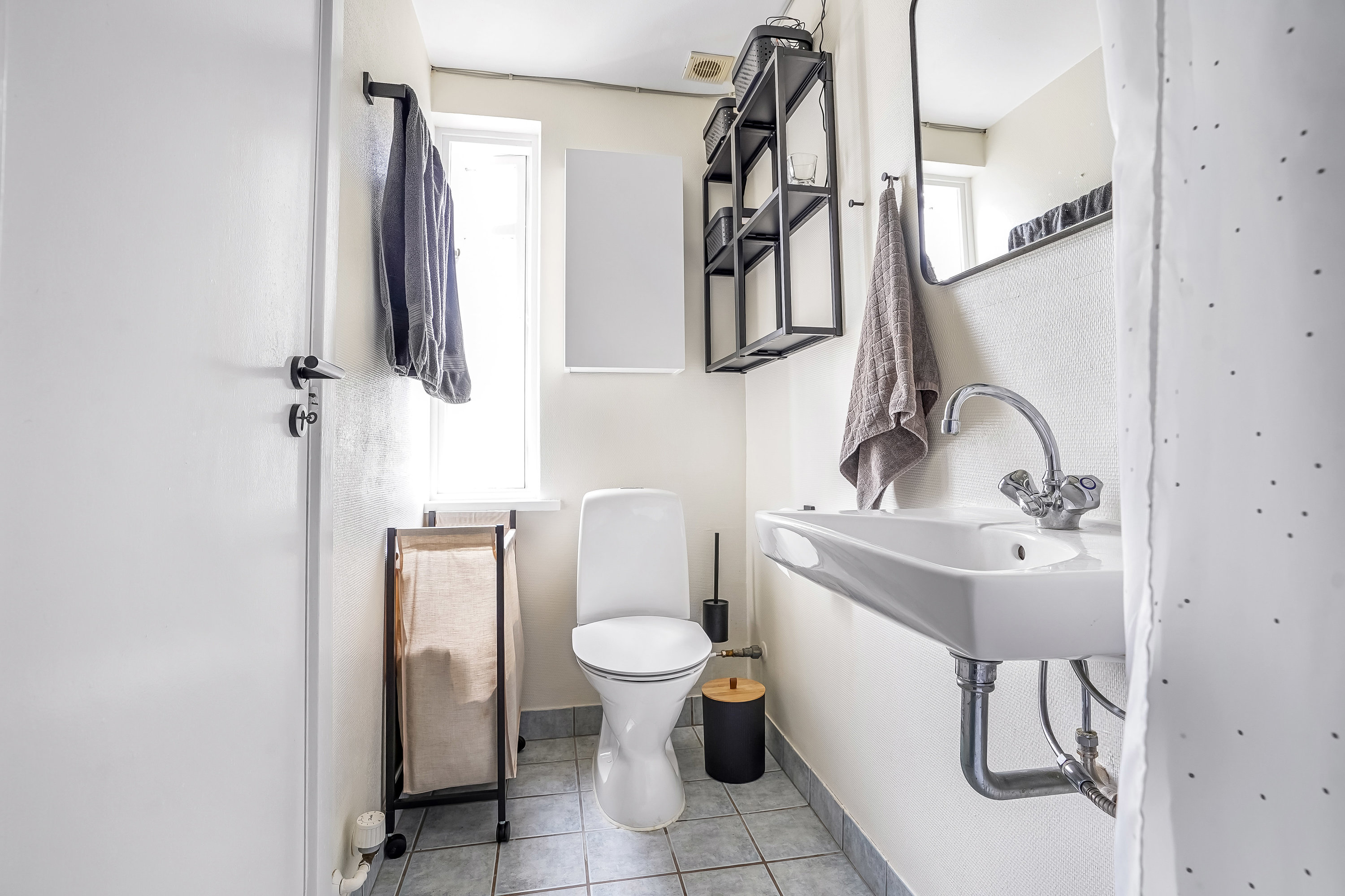 Fremhævet toilet billede i fuldskærmstilstand. Billede af Hunderupvej 104, st. th., 5230 Odense M