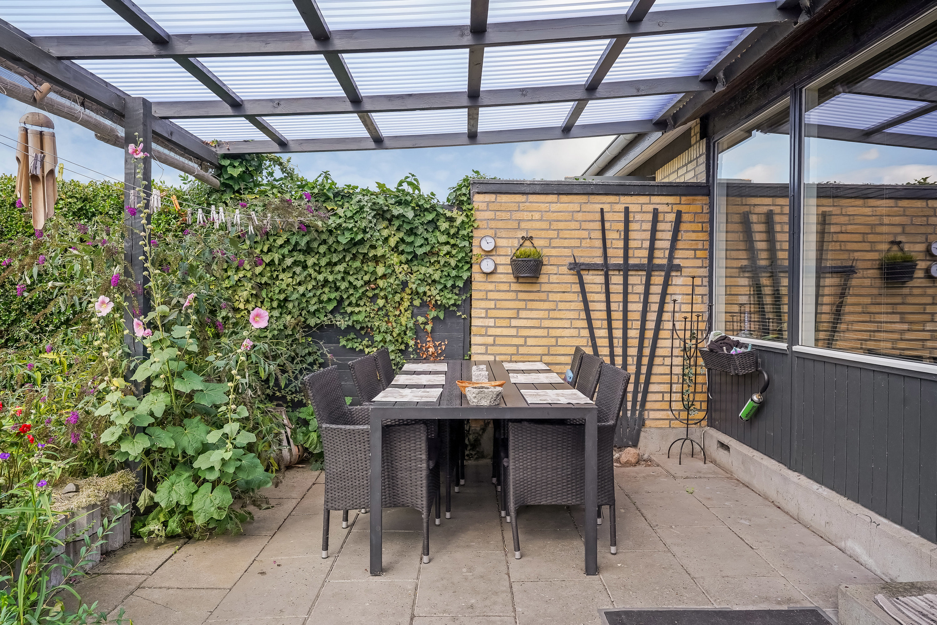 Fremhævet terrasse billede i fuldskærmstilstand. Billede af Åsumvej 499, 5240 Odense NØ
