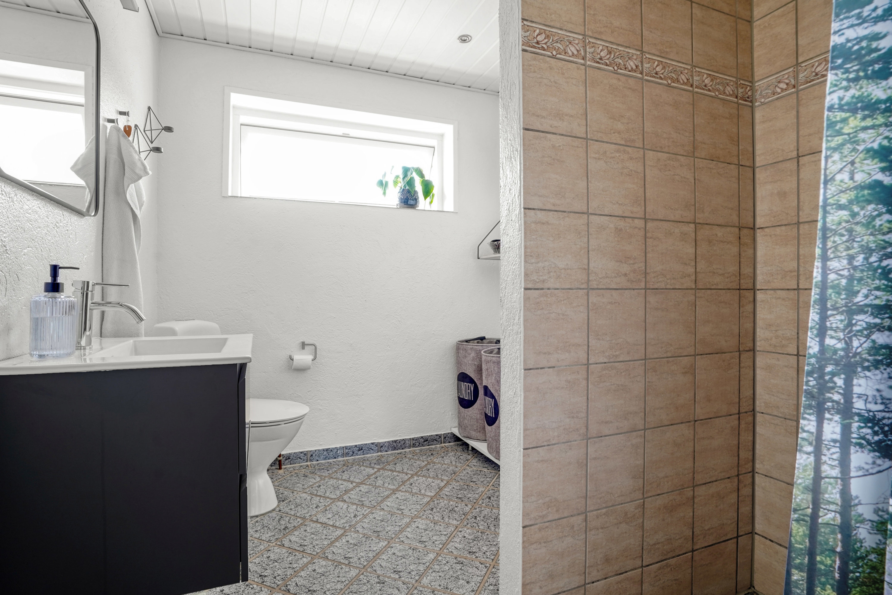 Fremhævet badeværelse billede i fuldskærmstilstand. Billede af Kirkevej 26D, Tommerup St, 5690 Tommerup