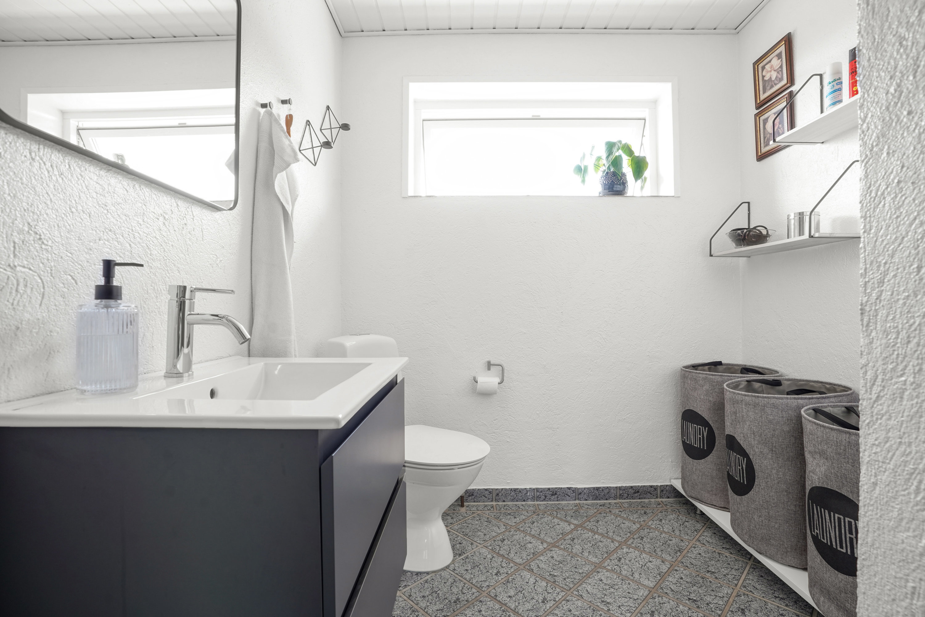 Fremhævet toilet billede i fuldskærmstilstand. Billede af Kirkevej 26D, Tommerup St, 5690 Tommerup