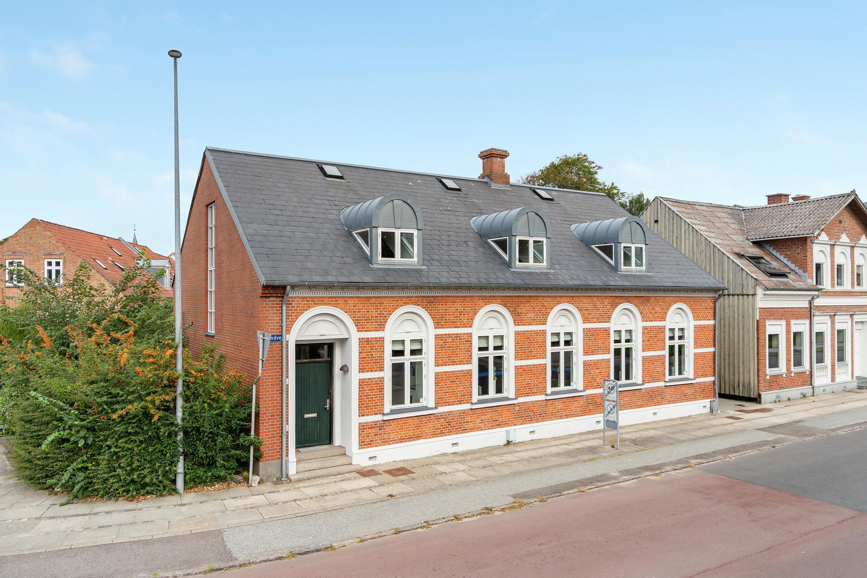 Fremhævet ejendommen billede i fuldskærmstilstand. Billede af Lundvej 1, 6800 Varde