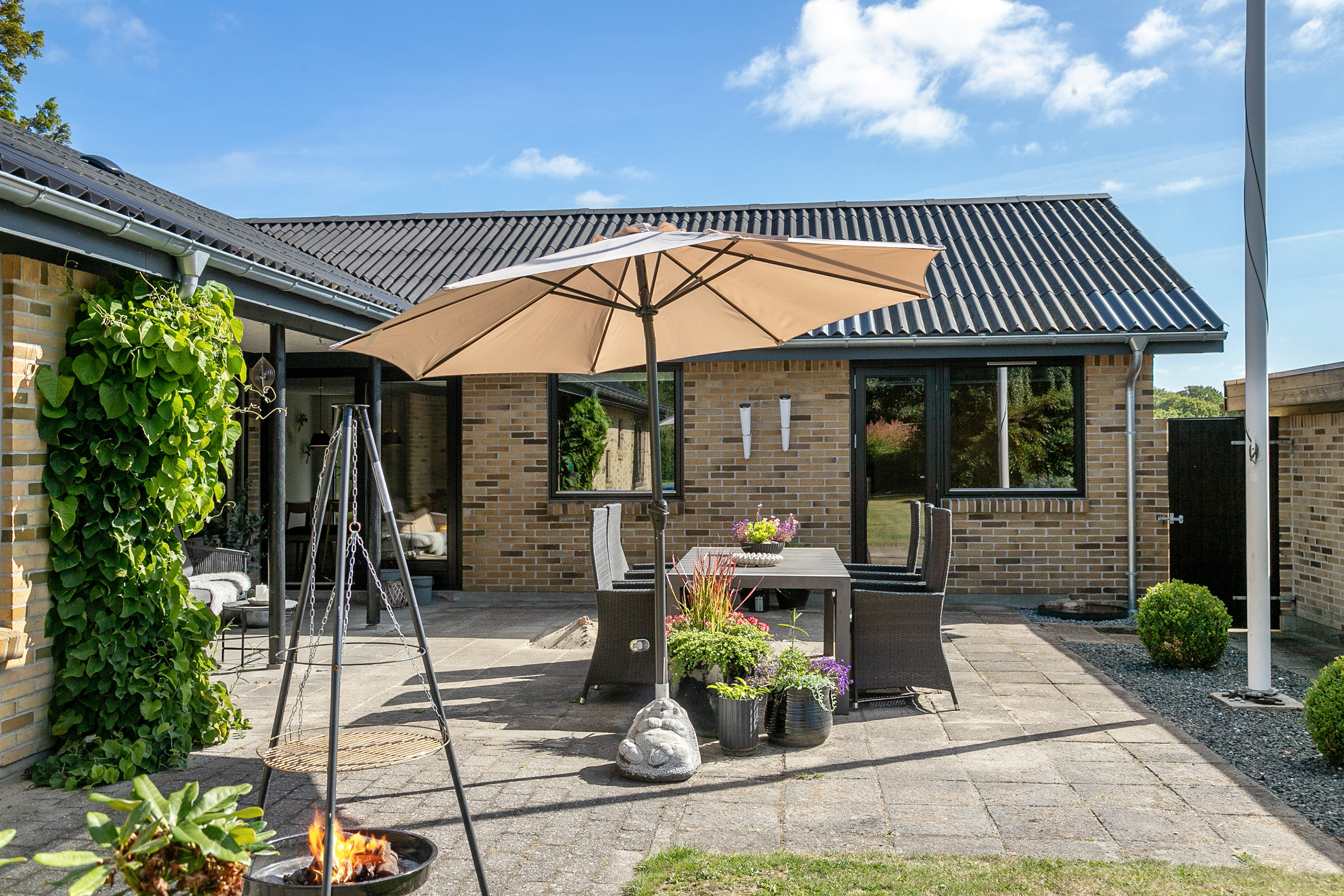 Fremhævet terrasse billede i fuldskærmstilstand. Billede af Løvsangervej 48, 9600 Aars