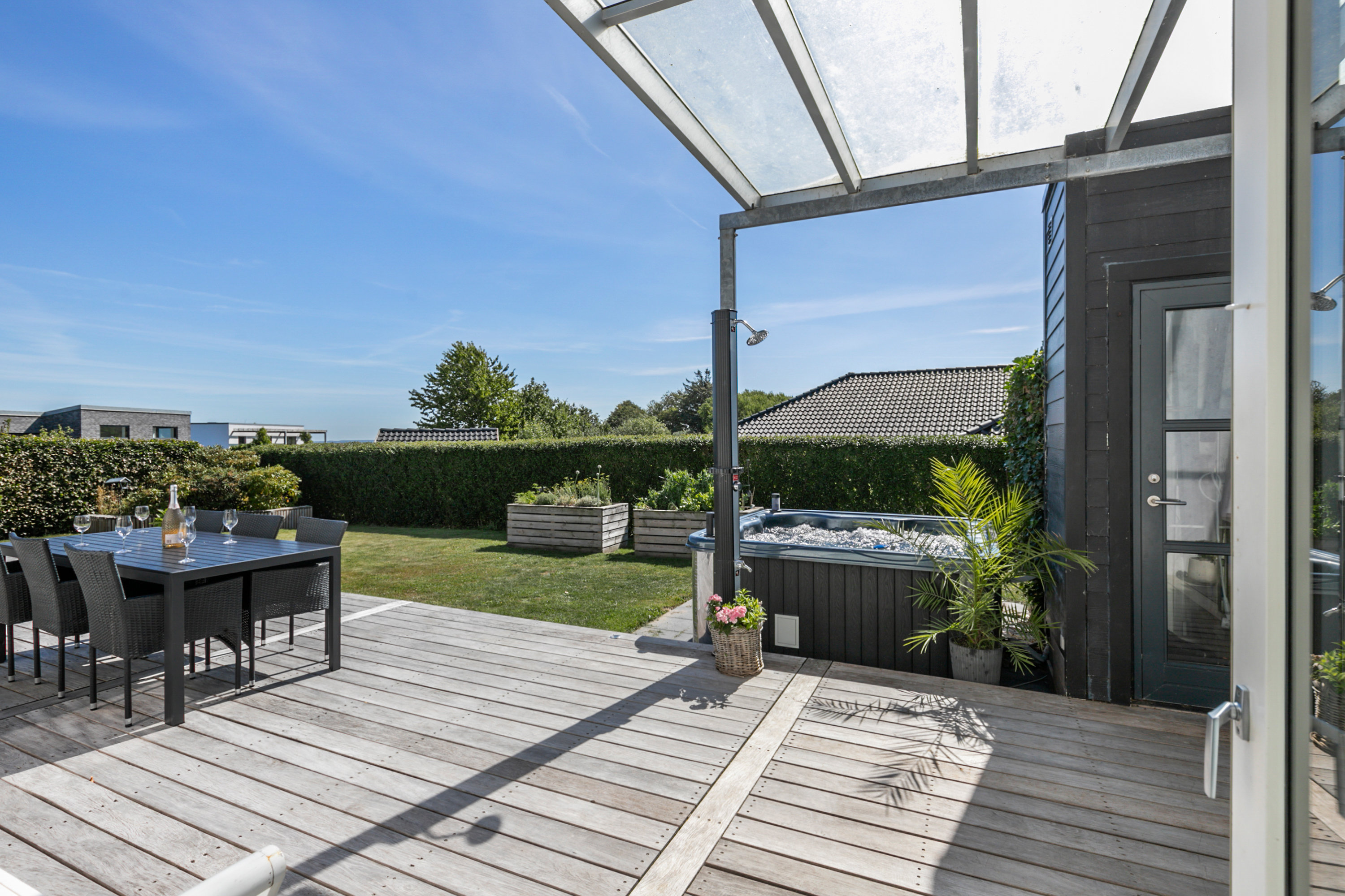 Fremhævet overdækket terrasse billede i fuldskærmstilstand. Billede af Stenildhøjdalen 13, 9600 Aars