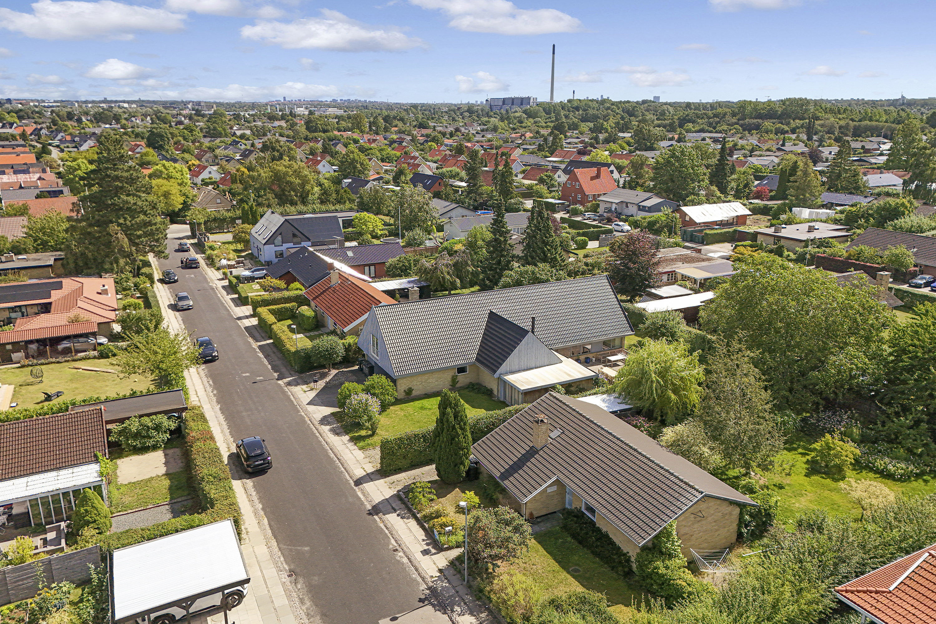 Fremhævet facade billede i fuldskærmstilstand. Billede af Hasselvej 11, 2740 Skovlunde