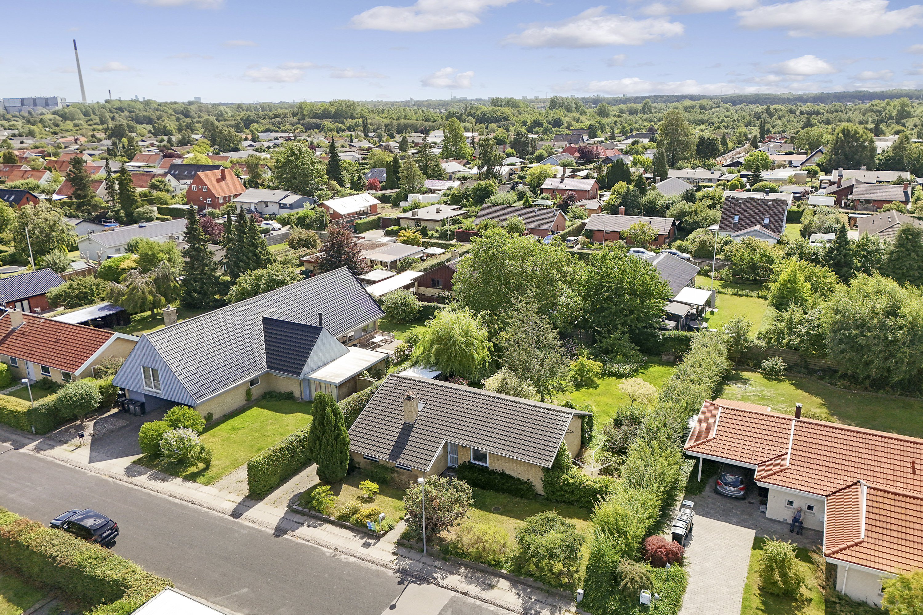 Fremhævet luftfoto billede i fuldskærmstilstand. Billede af Hasselvej 11, 2740 Skovlunde