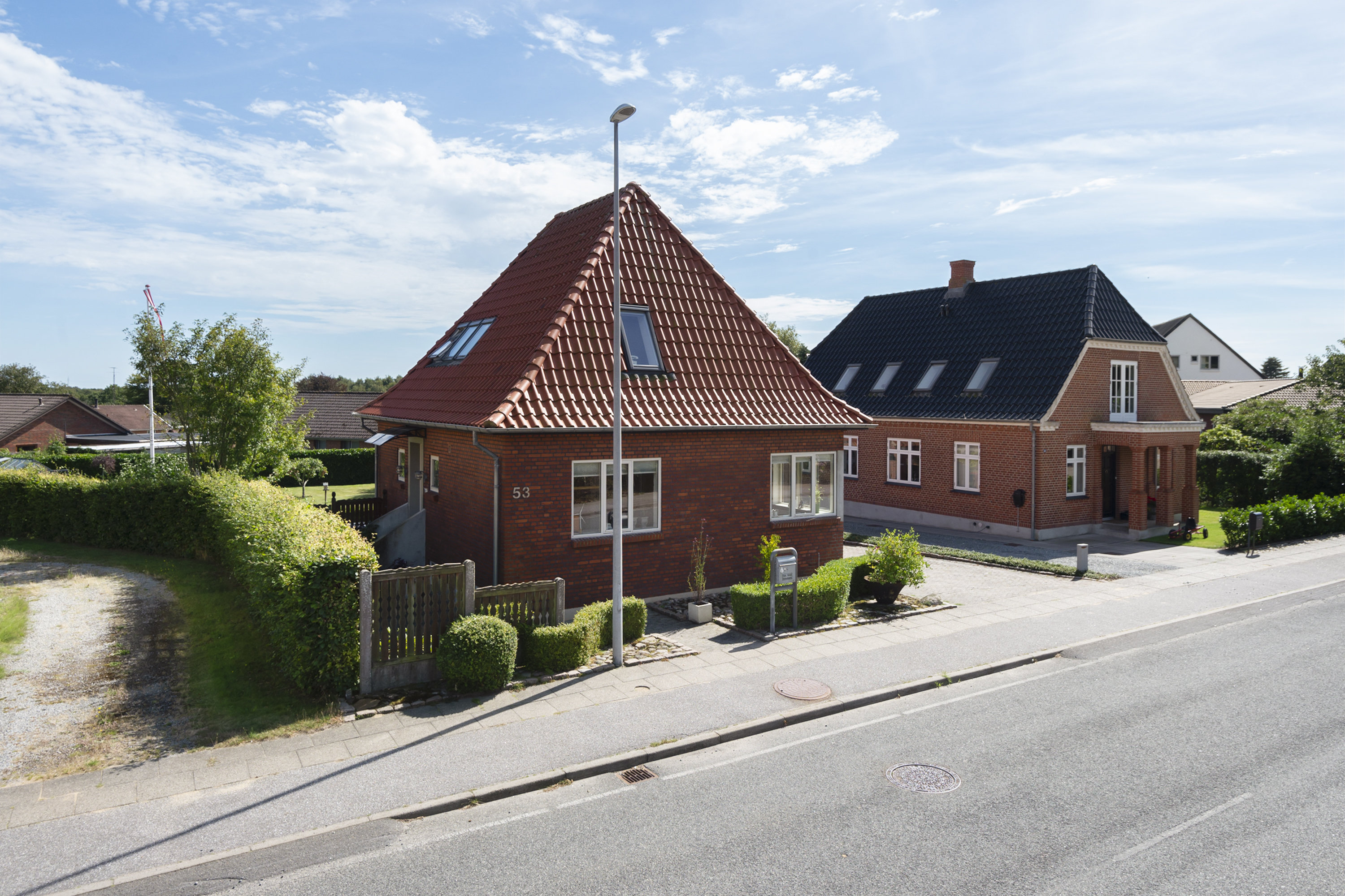 Fremhævet ejendommen billede i fuldskærmstilstand. Billede af Skads Byvej 53, 6705 Esbjerg Ø