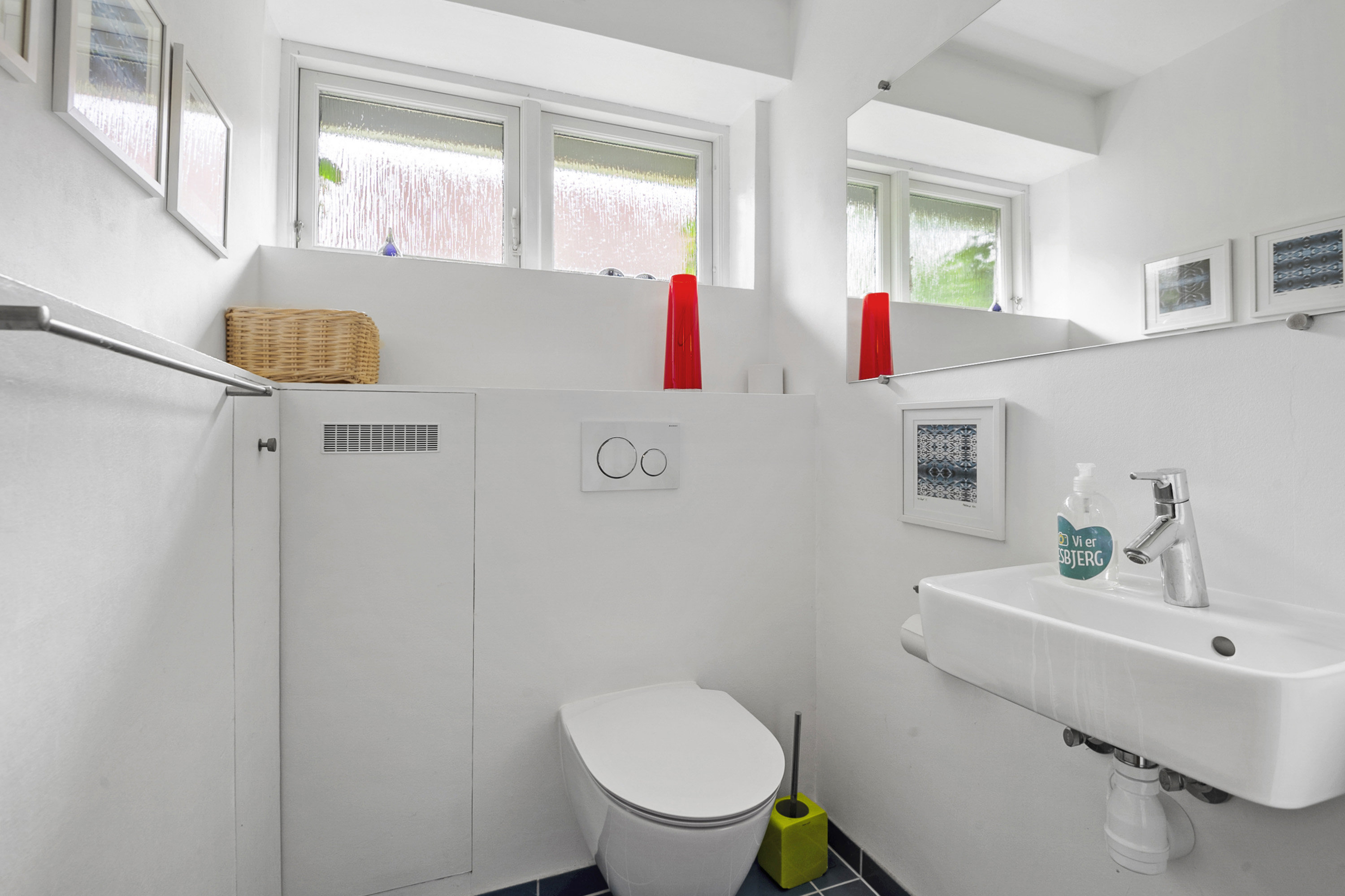 Fremhævet toilet billede i fuldskærmstilstand. Billede af Bellisvænget 6, Hjerting, 6710 Esbjerg V